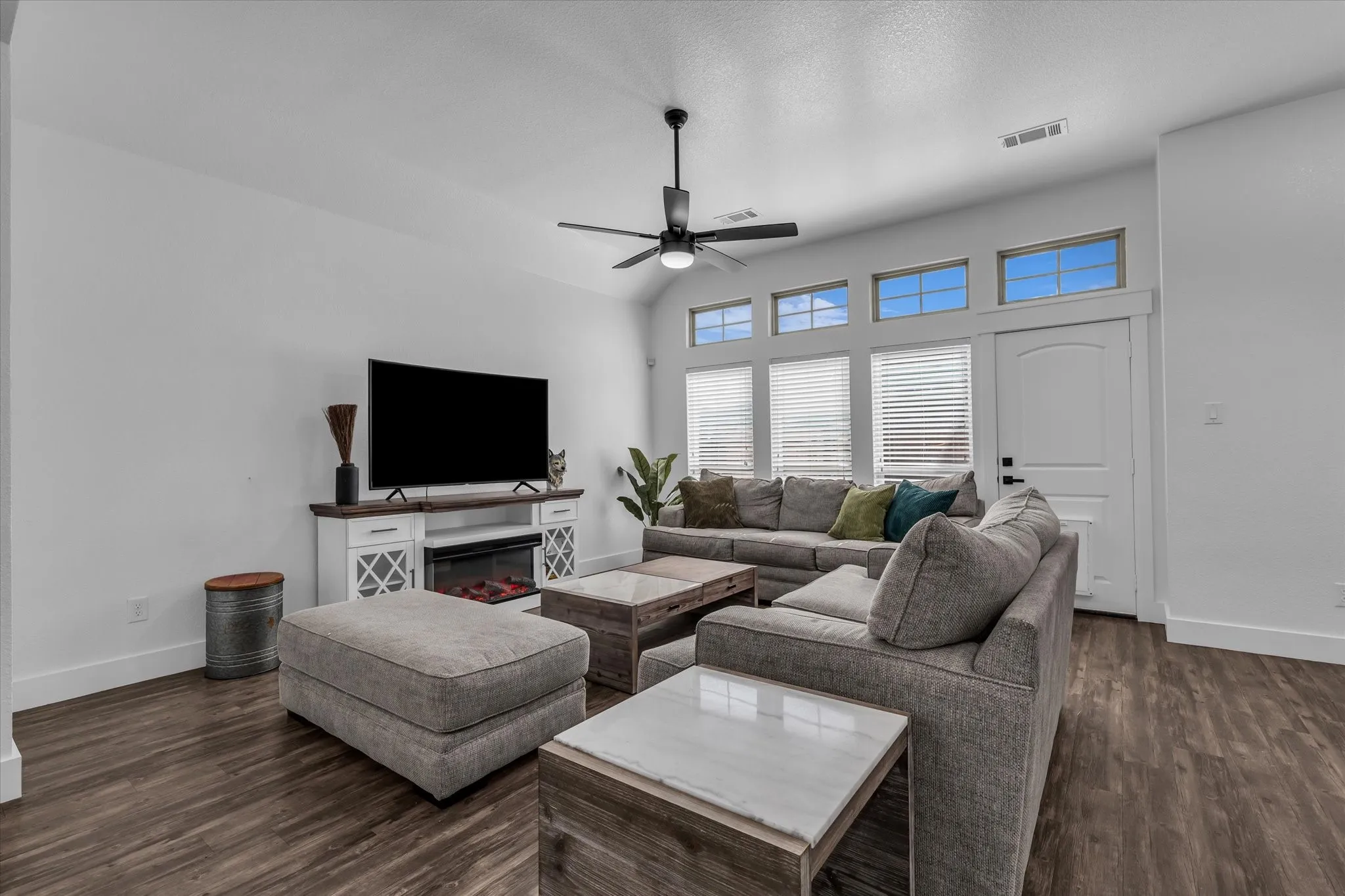 Single Family Residence For Rent in Mc Lennan County , 10804 Aurora Drive, Waco, Texas 76708, 3 Bedroom, 2 Bathroom, 2 Garage spaces, 1,875 Sqft, built in 2015, mls#21380200, Real Estate Agent in Waco, Homes For Rent in Mc Lennan county, Homes For Rent in Waco, Realtor in Waco Texas, Real Estate Brokerage Independent Realty Texas, Luminita Cordes Realtor