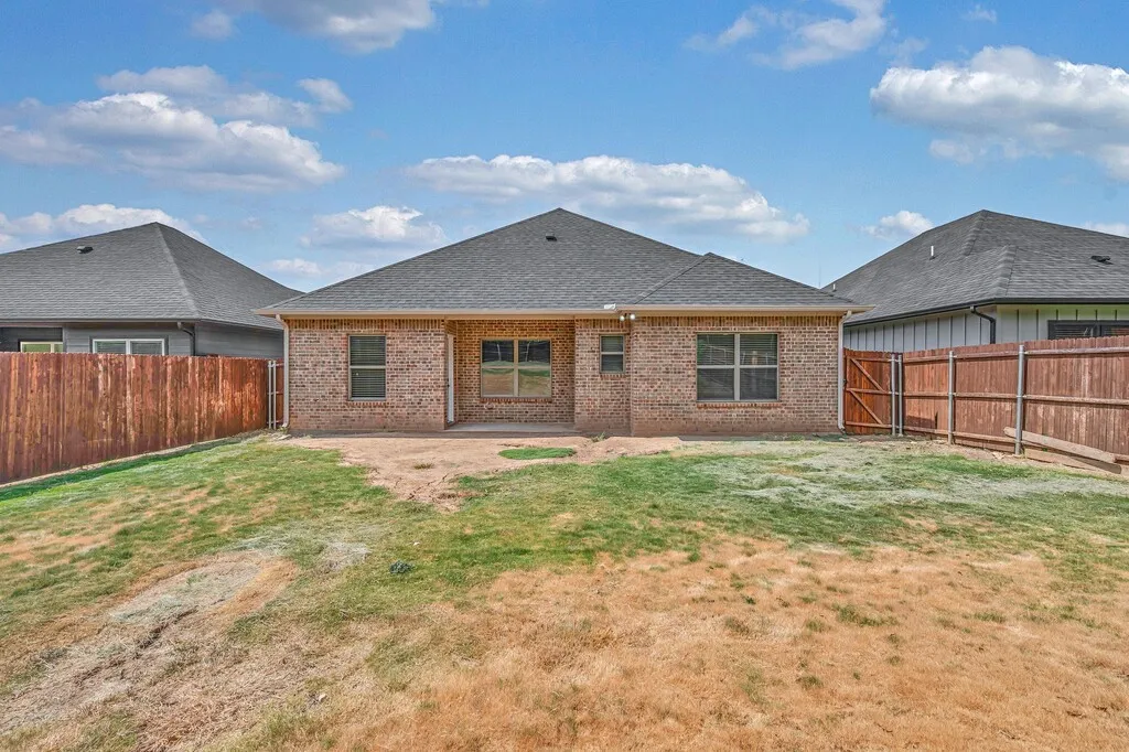 Single Family Residence For Sale in Mc Lennan County , 702 N College Street, West, Texas 76691, 3 Bedroom, 2 Bathroom, 2 Garage spaces, 1,512 Sqft, built in 2024, mls#21377893, Real Estate Agent in West, Homes For Sale in Mc Lennan county, Homes For Sale in West, Realtor in West Texas, Real Estate Brokerage Independent Realty Texas, Luminita Cordes Realtor