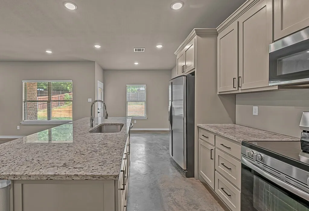 Single Family Residence For Sale in Mc Lennan County , 702 N College Street, West, Texas 76691, 3 Bedroom, 2 Bathroom, 2 Garage spaces, 1,512 Sqft, built in 2024, mls#21377893, Real Estate Agent in West, Homes For Sale in Mc Lennan county, Homes For Sale in West, Realtor in West Texas, Real Estate Brokerage Independent Realty Texas, Luminita Cordes Realtor