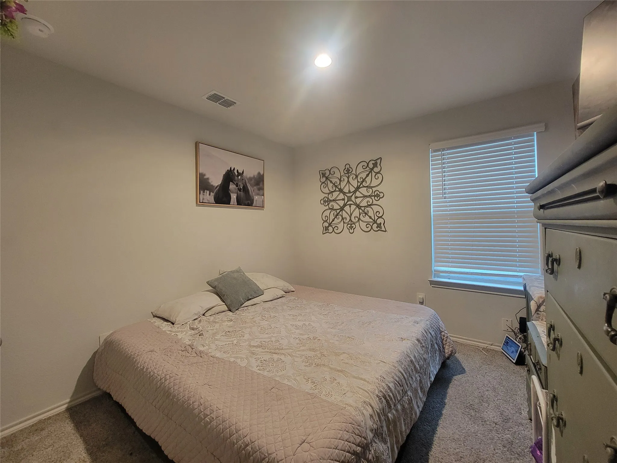 Recessed ceiling lighting, a single window with blinds, and textured wall-to-wall​​‌​​​​‌​​‌‌​‌‌​​​‌‌​‌​‌​‌​​​‌​​ carpeting