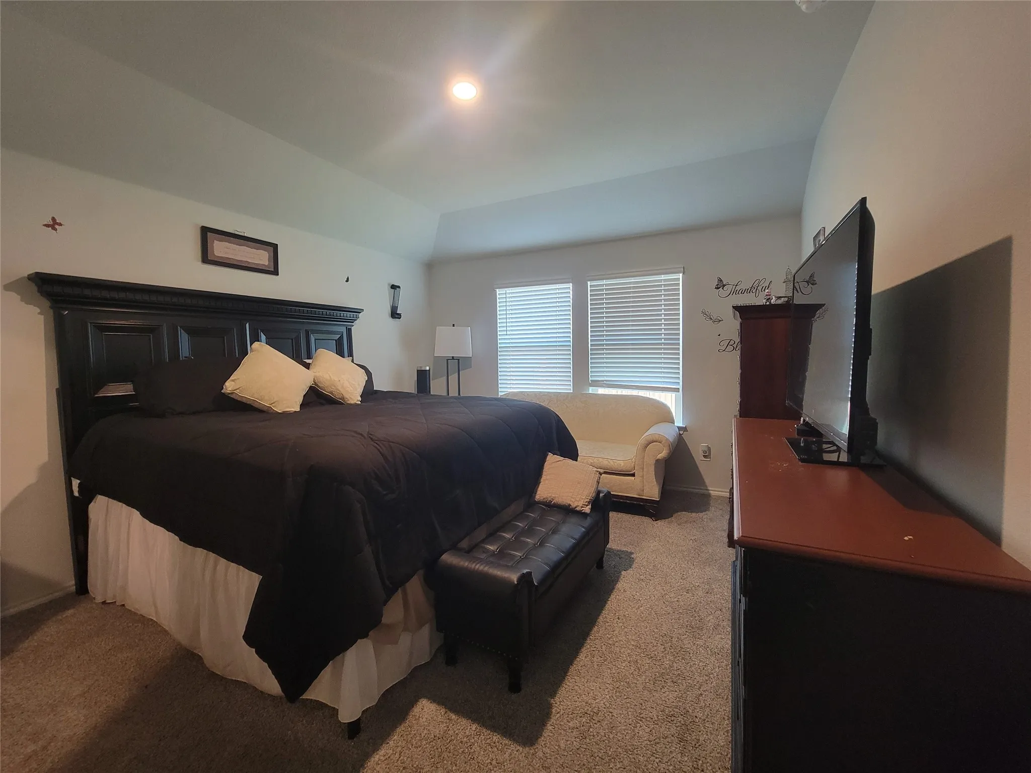 Tray ceiling with recessed lighting
