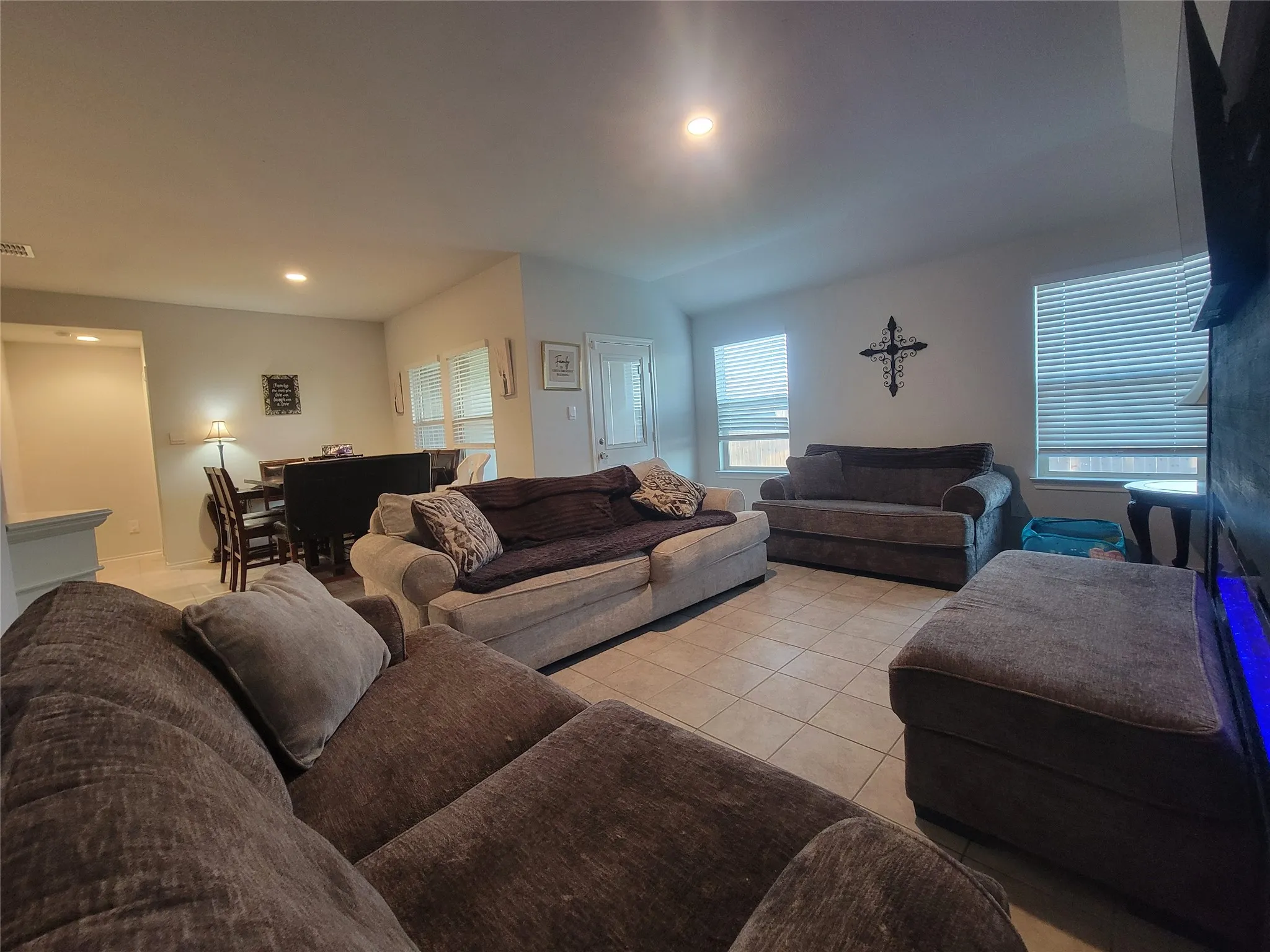 Vaulted ceiling with recessed lighting