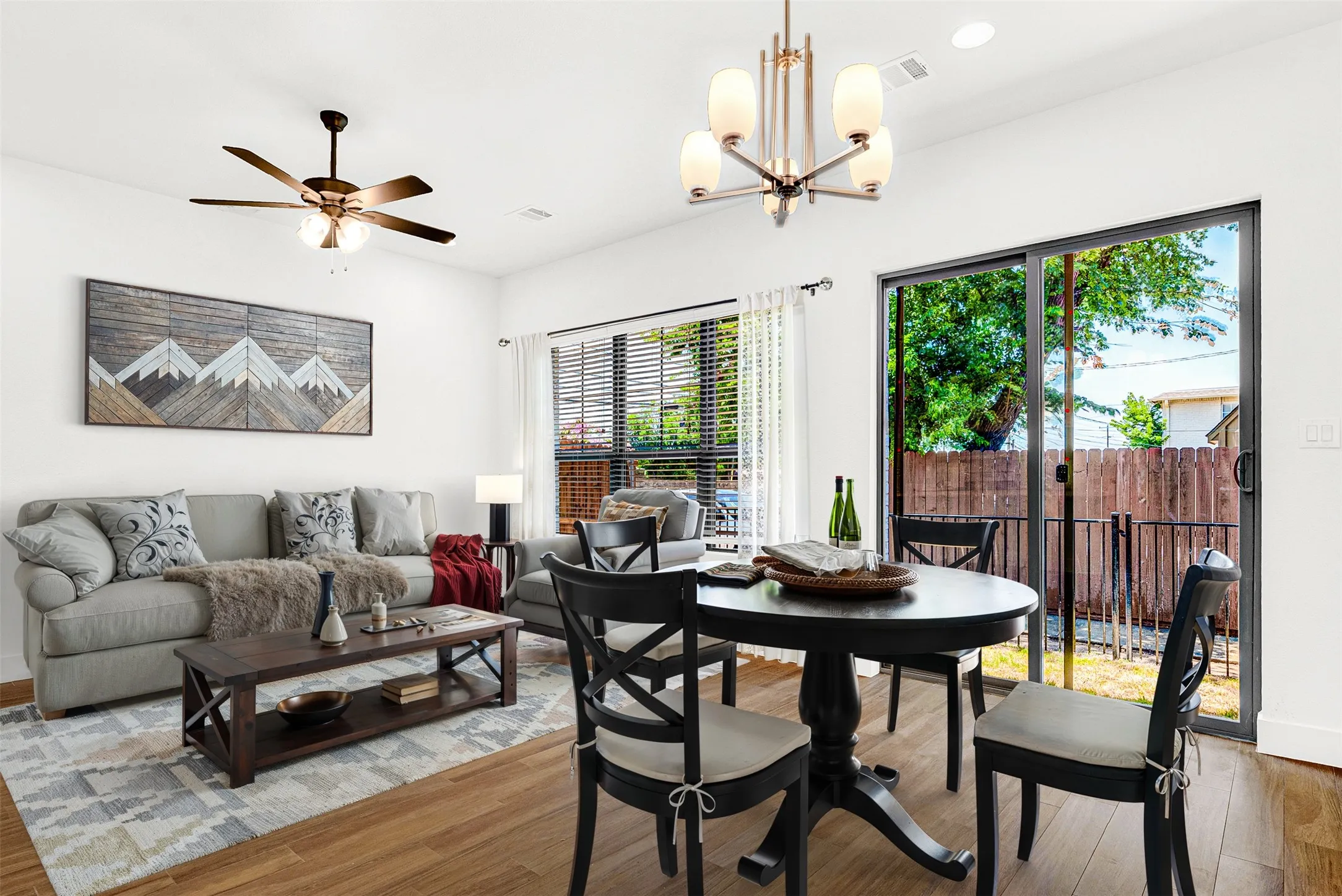 Virtually staged (plenty room for fam rm & dining