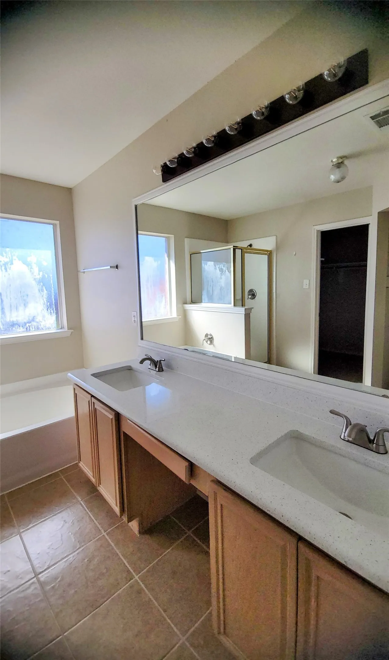 Single Family Residence For Rent in Collin County , 5598 Carrington Drive, Richardson, Texas 75082, 3 Bedroom, 2 Bathroom, 2 Garage spaces, 1,681 Sqft, built in 1998, mls#21380236, Real Estate Agent in Richardson, Homes For Rent in Collin county, Homes For Rent in Richardson, Realtor in Richardson Texas, Real Estate Brokerage Independent Realty Texas, Luminita Cordes Realtor