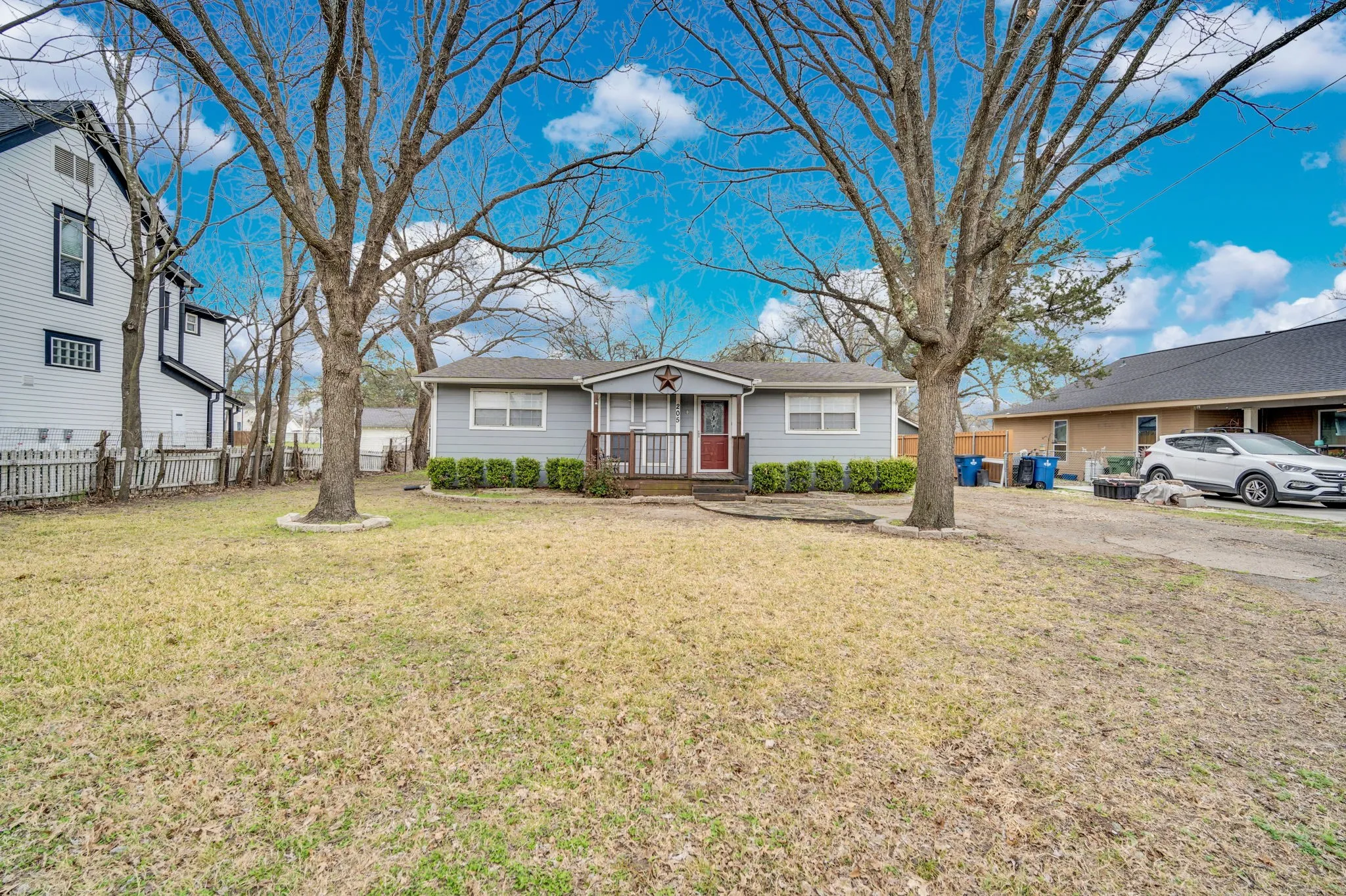 Single Family Residence For Sale in Ellis County , 205 W Latimer Street, Ennis, Texas 75119, 4 Bedroom, 2 Bathroom, Garage spaces, 1,607 Sqft, built in 1962, mls#21380162, Real Estate Agent in Ennis, Homes For Sale in Ellis county, Homes For Sale in Ennis, Realtor in Ennis Texas, Real Estate Brokerage Independent Realty Texas, Luminita Cordes Realtor