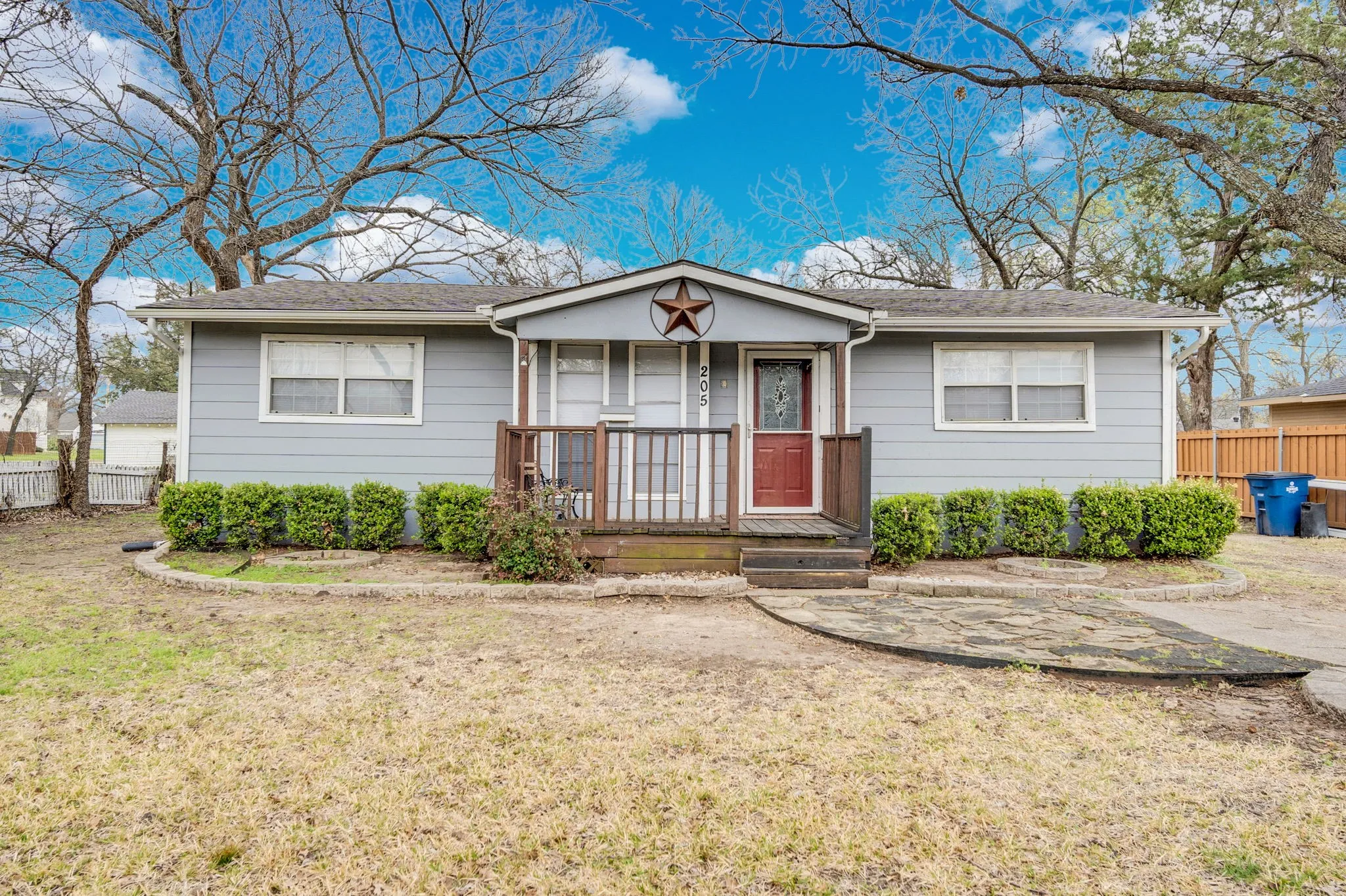 Single Family Residence For Sale in Ellis County , 205 W Latimer Street, Ennis, Texas 75119, 4 Bedroom, 2 Bathroom, Garage spaces, 1,607 Sqft, built in 1962, mls#21380162, Real Estate Agent in Ennis, Homes For Sale in Ellis county, Homes For Sale in Ennis, Realtor in Ennis Texas, Real Estate Brokerage Independent Realty Texas, Luminita Cordes Realtor