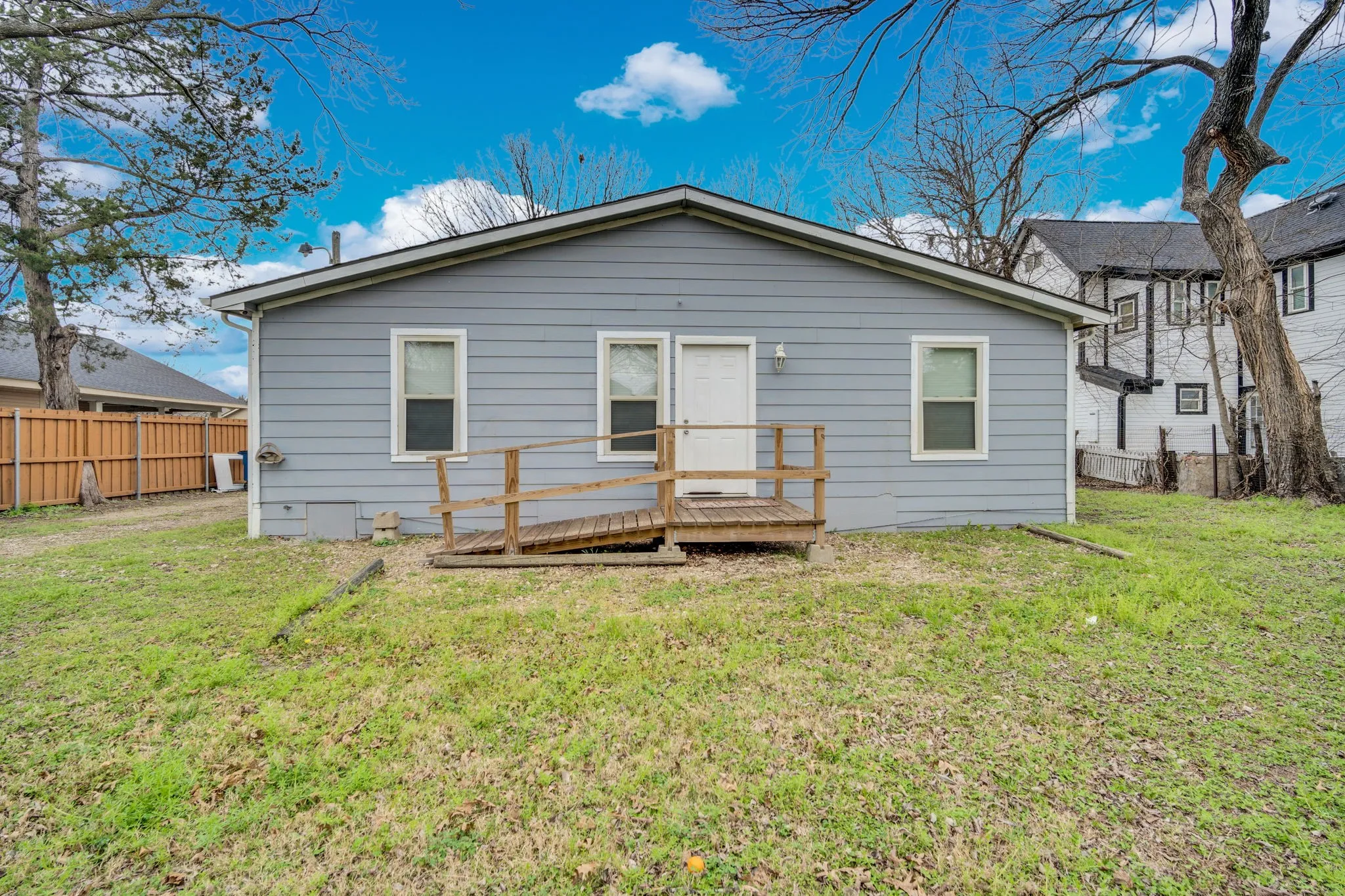 Single Family Residence For Sale in Ellis County , 205 W Latimer Street, Ennis, Texas 75119, 4 Bedroom, 2 Bathroom, Garage spaces, 1,607 Sqft, built in 1962, mls#21380162, Real Estate Agent in Ennis, Homes For Sale in Ellis county, Homes For Sale in Ennis, Realtor in Ennis Texas, Real Estate Brokerage Independent Realty Texas, Luminita Cordes Realtor
