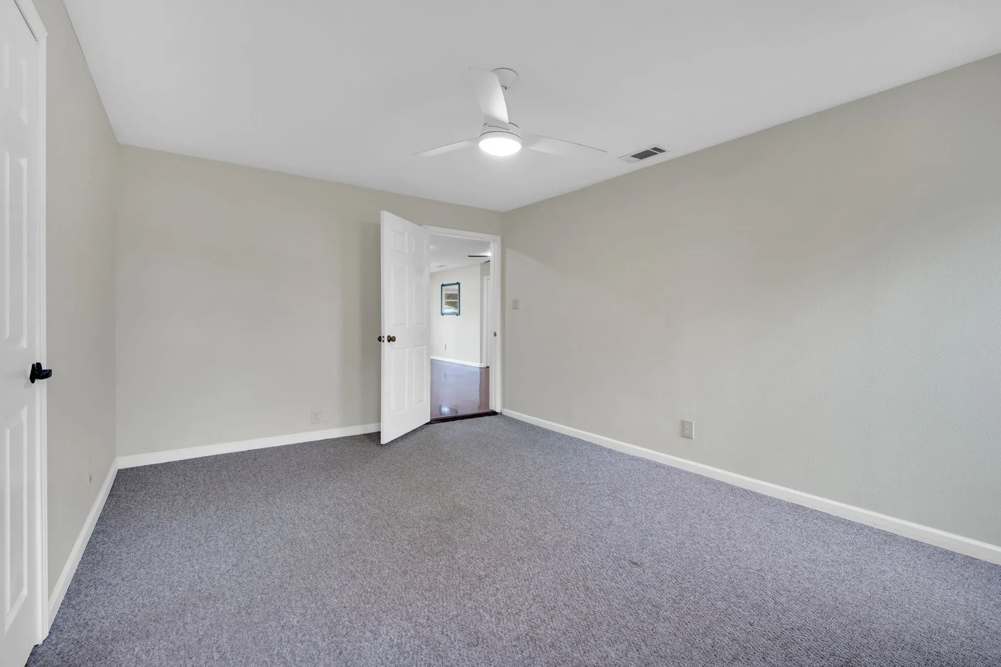 Single Family Residence For Sale in Ellis County , 205 W Latimer Street, Ennis, Texas 75119, 4 Bedroom, 2 Bathroom, Garage spaces, 1,607 Sqft, built in 1962, mls#21380162, Real Estate Agent in Ennis, Homes For Sale in Ellis county, Homes For Sale in Ennis, Realtor in Ennis Texas, Real Estate Brokerage Independent Realty Texas, Luminita Cordes Realtor