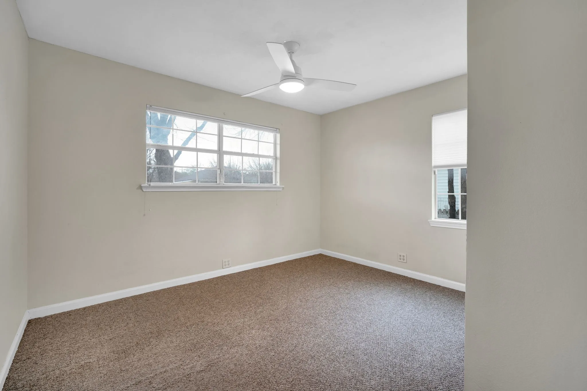 Single Family Residence For Sale in Ellis County , 205 W Latimer Street, Ennis, Texas 75119, 4 Bedroom, 2 Bathroom, Garage spaces, 1,607 Sqft, built in 1962, mls#21380162, Real Estate Agent in Ennis, Homes For Sale in Ellis county, Homes For Sale in Ennis, Realtor in Ennis Texas, Real Estate Brokerage Independent Realty Texas, Luminita Cordes Realtor