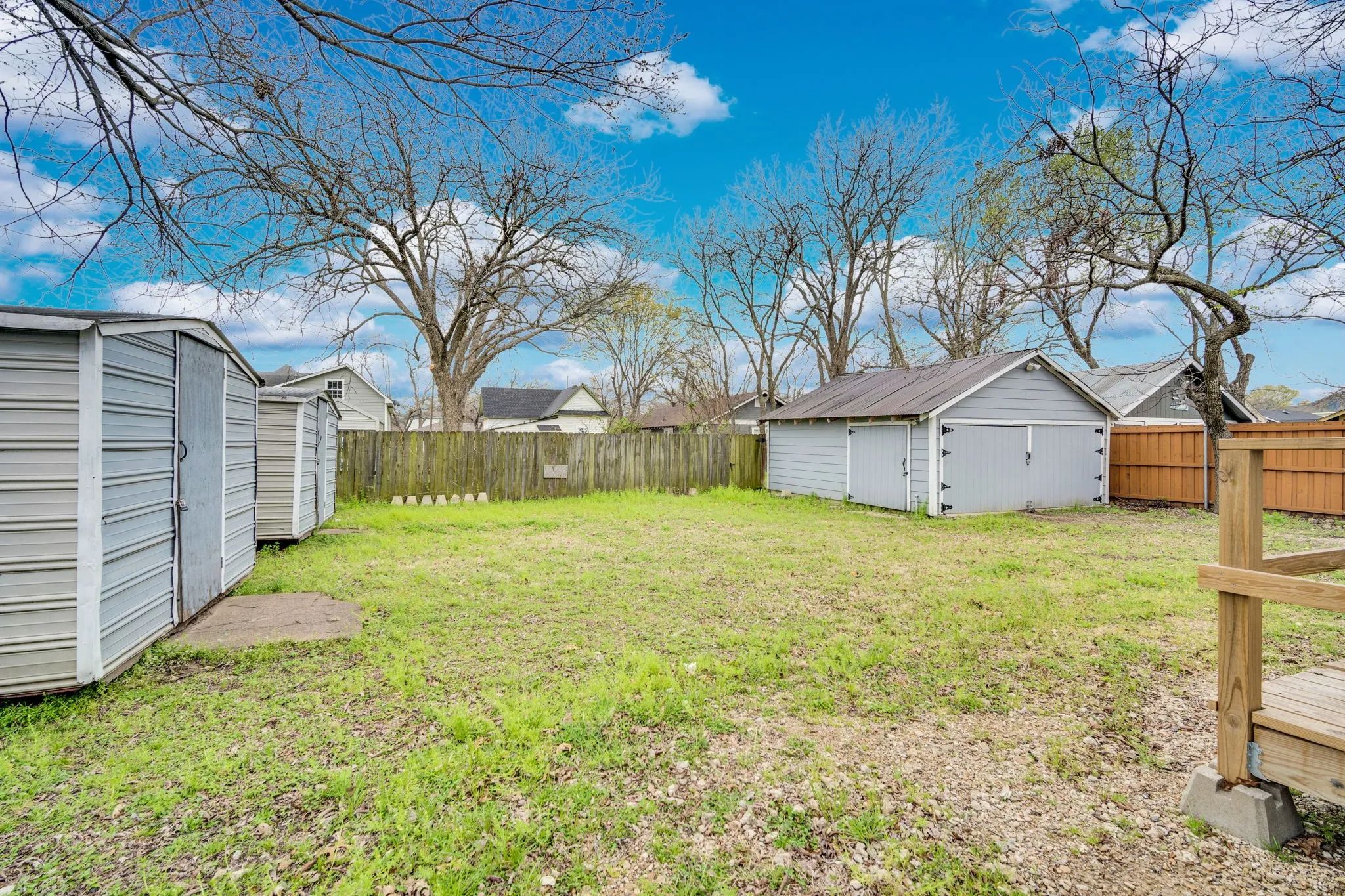 Single Family Residence For Sale in Ellis County , 205 W Latimer Street, Ennis, Texas 75119, 4 Bedroom, 2 Bathroom, Garage spaces, 1,607 Sqft, built in 1962, mls#21380162, Real Estate Agent in Ennis, Homes For Sale in Ellis county, Homes For Sale in Ennis, Realtor in Ennis Texas, Real Estate Brokerage Independent Realty Texas, Luminita Cordes Realtor