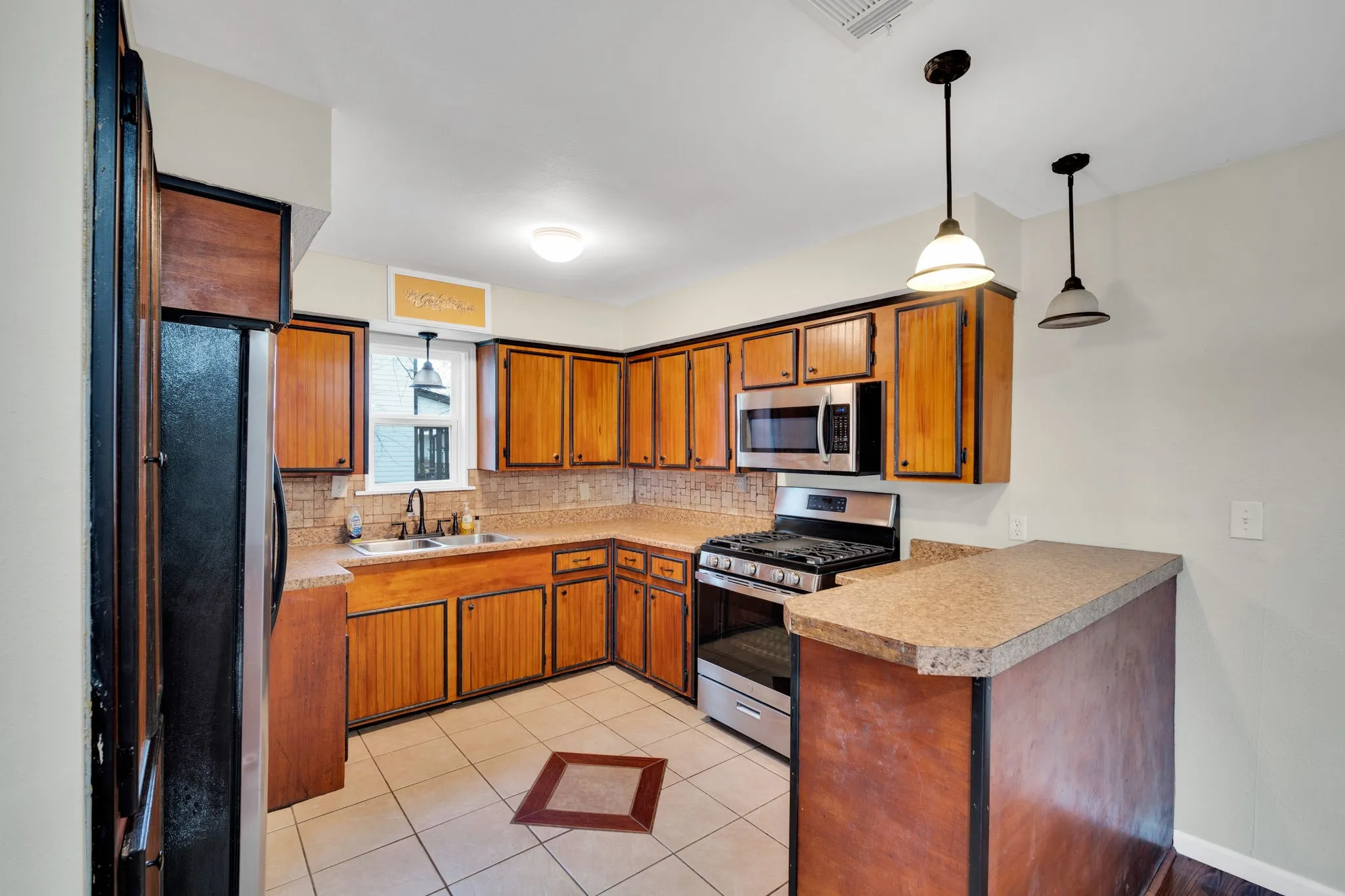 Single Family Residence For Sale in Ellis County , 205 W Latimer Street, Ennis, Texas 75119, 4 Bedroom, 2 Bathroom, Garage spaces, 1,607 Sqft, built in 1962, mls#21380162, Real Estate Agent in Ennis, Homes For Sale in Ellis county, Homes For Sale in Ennis, Realtor in Ennis Texas, Real Estate Brokerage Independent Realty Texas, Luminita Cordes Realtor