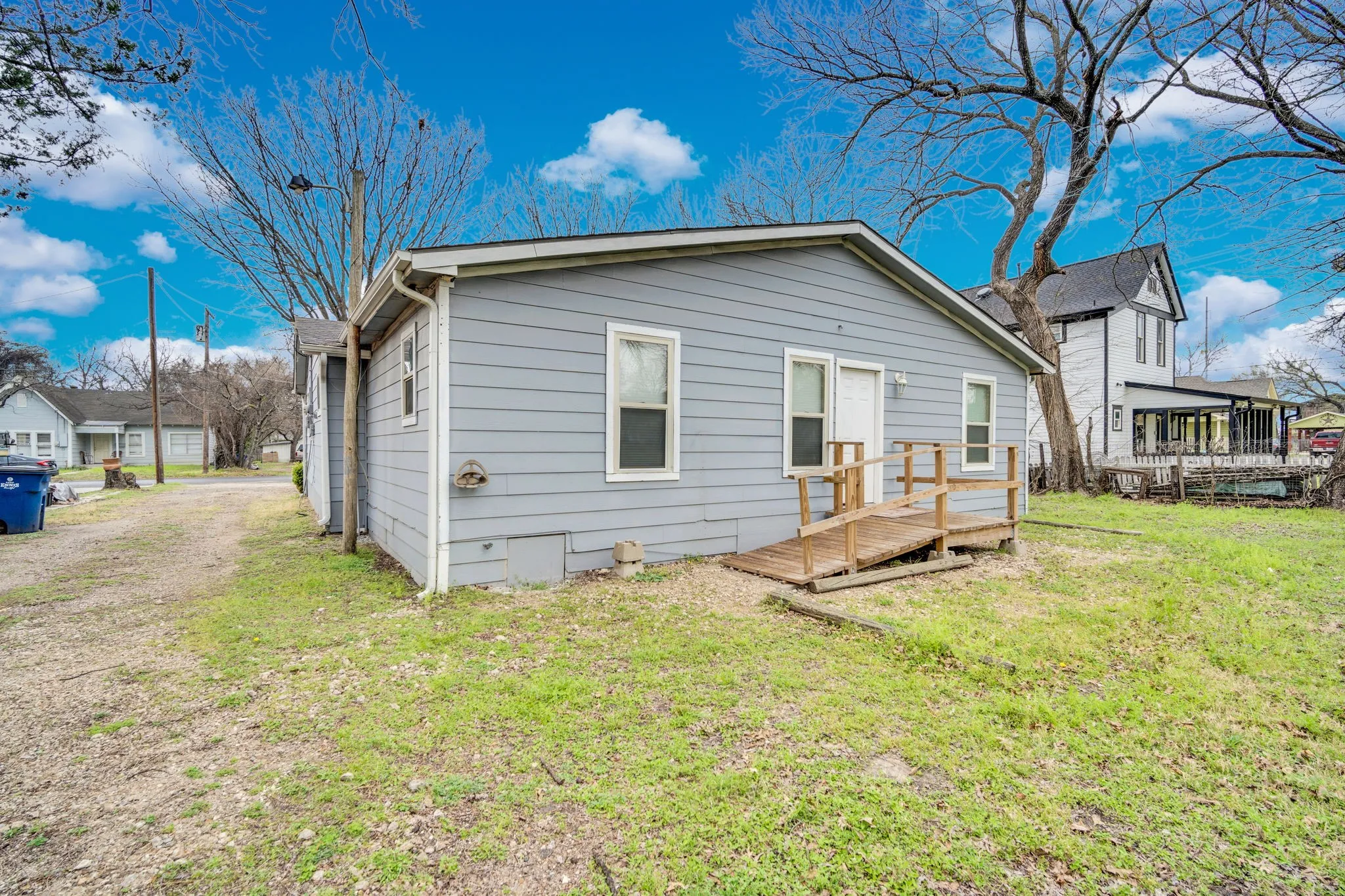 Single Family Residence For Sale in Ellis County , 205 W Latimer Street, Ennis, Texas 75119, 4 Bedroom, 2 Bathroom, Garage spaces, 1,607 Sqft, built in 1962, mls#21380162, Real Estate Agent in Ennis, Homes For Sale in Ellis county, Homes For Sale in Ennis, Realtor in Ennis Texas, Real Estate Brokerage Independent Realty Texas, Luminita Cordes Realtor