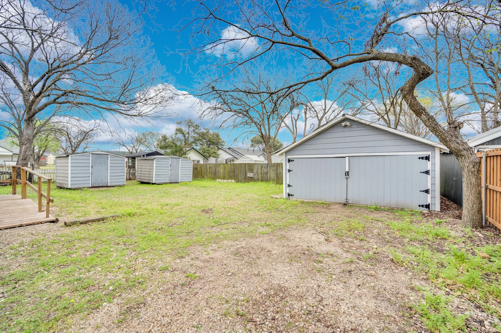 Single Family Residence For Sale in Ellis County , 205 W Latimer Street, Ennis, Texas 75119, 4 Bedroom, 2 Bathroom, Garage spaces, 1,607 Sqft, built in 1962, mls#21380162, Real Estate Agent in Ennis, Homes For Sale in Ellis county, Homes For Sale in Ennis, Realtor in Ennis Texas, Real Estate Brokerage Independent Realty Texas, Luminita Cordes Realtor