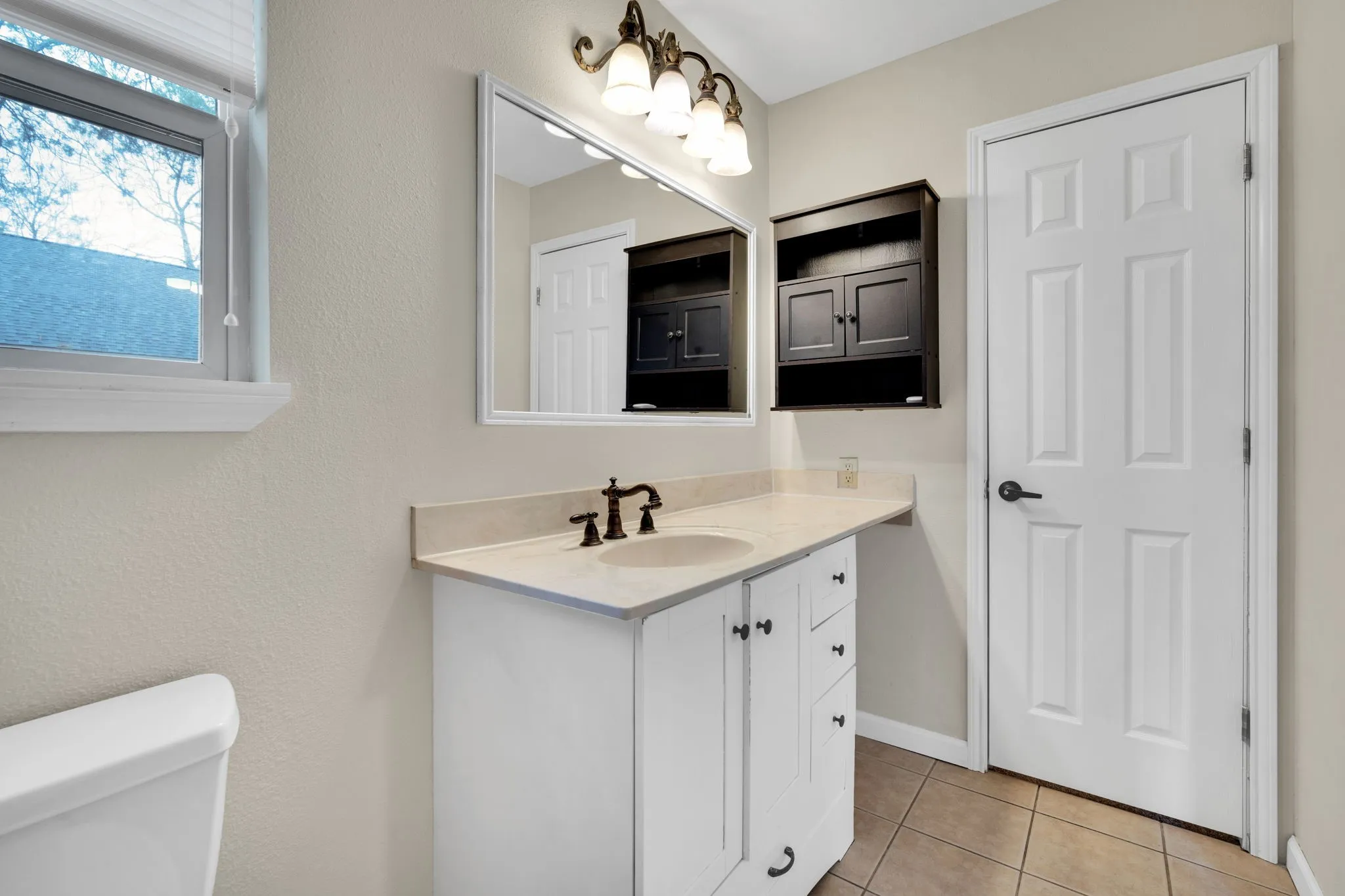 Single Family Residence For Sale in Ellis County , 205 W Latimer Street, Ennis, Texas 75119, 4 Bedroom, 2 Bathroom, Garage spaces, 1,607 Sqft, built in 1962, mls#21380162, Real Estate Agent in Ennis, Homes For Sale in Ellis county, Homes For Sale in Ennis, Realtor in Ennis Texas, Real Estate Brokerage Independent Realty Texas, Luminita Cordes Realtor