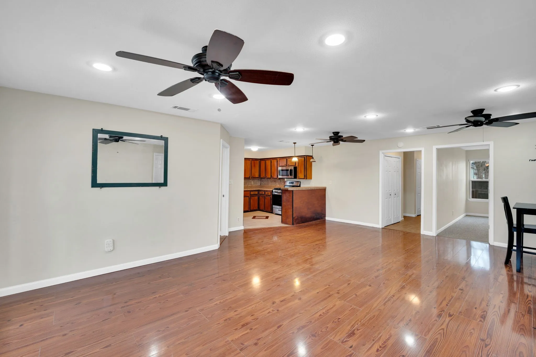 Single Family Residence For Sale in Ellis County , 205 W Latimer Street, Ennis, Texas 75119, 4 Bedroom, 2 Bathroom, Garage spaces, 1,607 Sqft, built in 1962, mls#21380162, Real Estate Agent in Ennis, Homes For Sale in Ellis county, Homes For Sale in Ennis, Realtor in Ennis Texas, Real Estate Brokerage Independent Realty Texas, Luminita Cordes Realtor