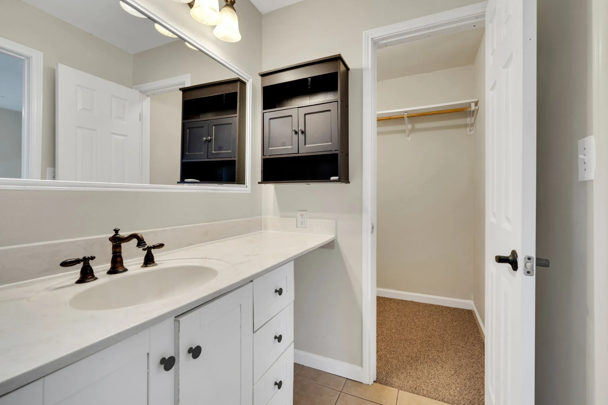 Single Family Residence For Sale in Ellis County , 205 W Latimer Street, Ennis, Texas 75119, 4 Bedroom, 2 Bathroom, Garage spaces, 1,607 Sqft, built in 1962, mls#21380162, Real Estate Agent in Ennis, Homes For Sale in Ellis county, Homes For Sale in Ennis, Realtor in Ennis Texas, Real Estate Brokerage Independent Realty Texas, Luminita Cordes Realtor