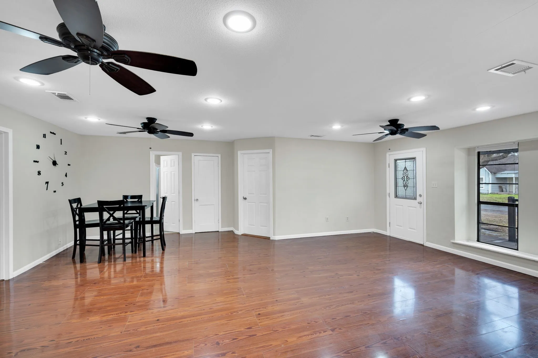 Single Family Residence For Sale in Ellis County , 205 W Latimer Street, Ennis, Texas 75119, 4 Bedroom, 2 Bathroom, Garage spaces, 1,607 Sqft, built in 1962, mls#21380162, Real Estate Agent in Ennis, Homes For Sale in Ellis county, Homes For Sale in Ennis, Realtor in Ennis Texas, Real Estate Brokerage Independent Realty Texas, Luminita Cordes Realtor