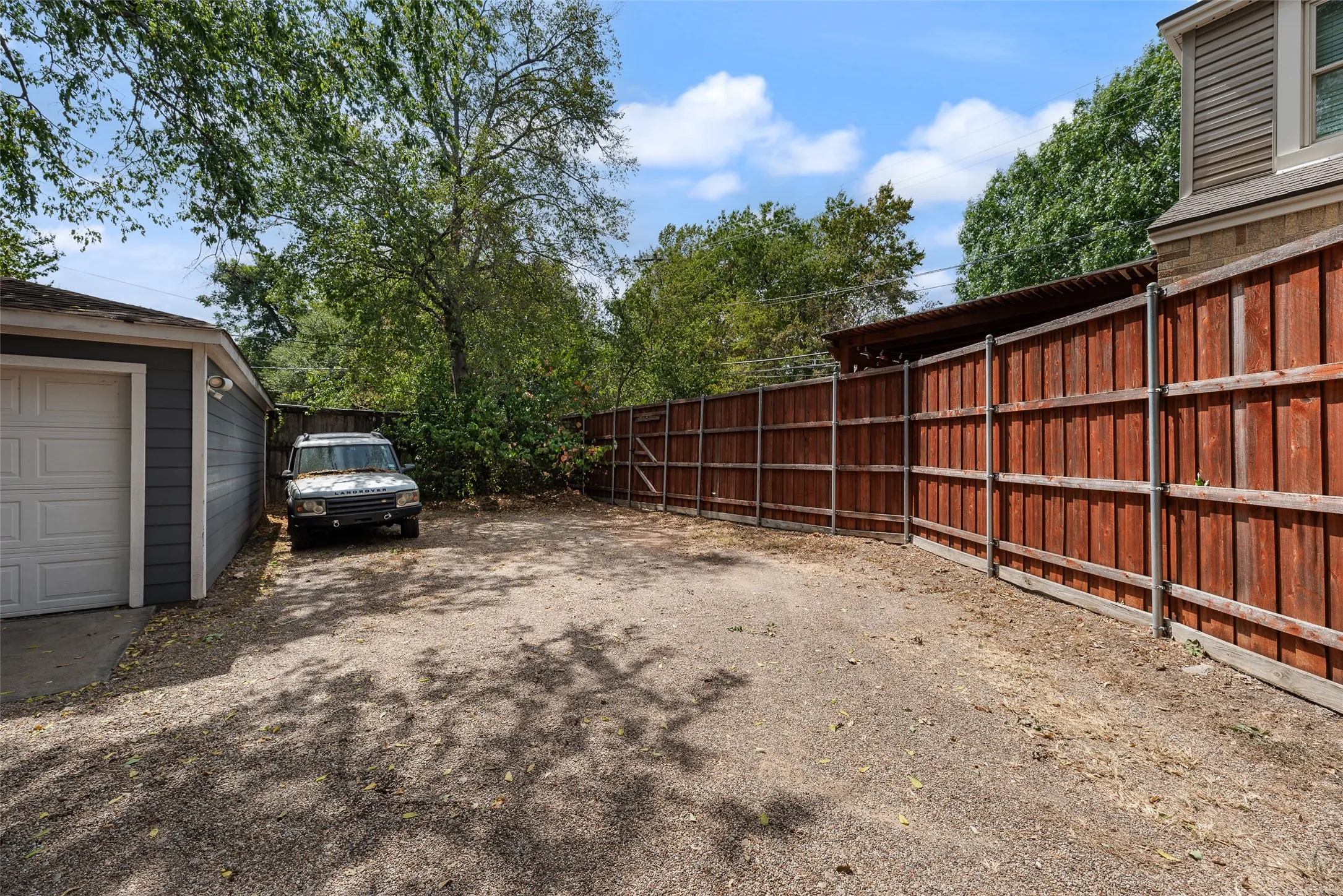 Duplex For Rent in Dallas County , 6139 Reiger Avenue, Dallas, Texas 75214, 2 Bedroom, 1 Bathroom, Garage spaces, 1,370 Sqft, built in 1937, mls#21380219, Real Estate Agent in Dallas, Homes For Rent in Dallas county, Homes For Rent in Dallas, Realtor in Dallas Texas, Real Estate Brokerage Independent Realty Texas, Luminita Cordes Realtor