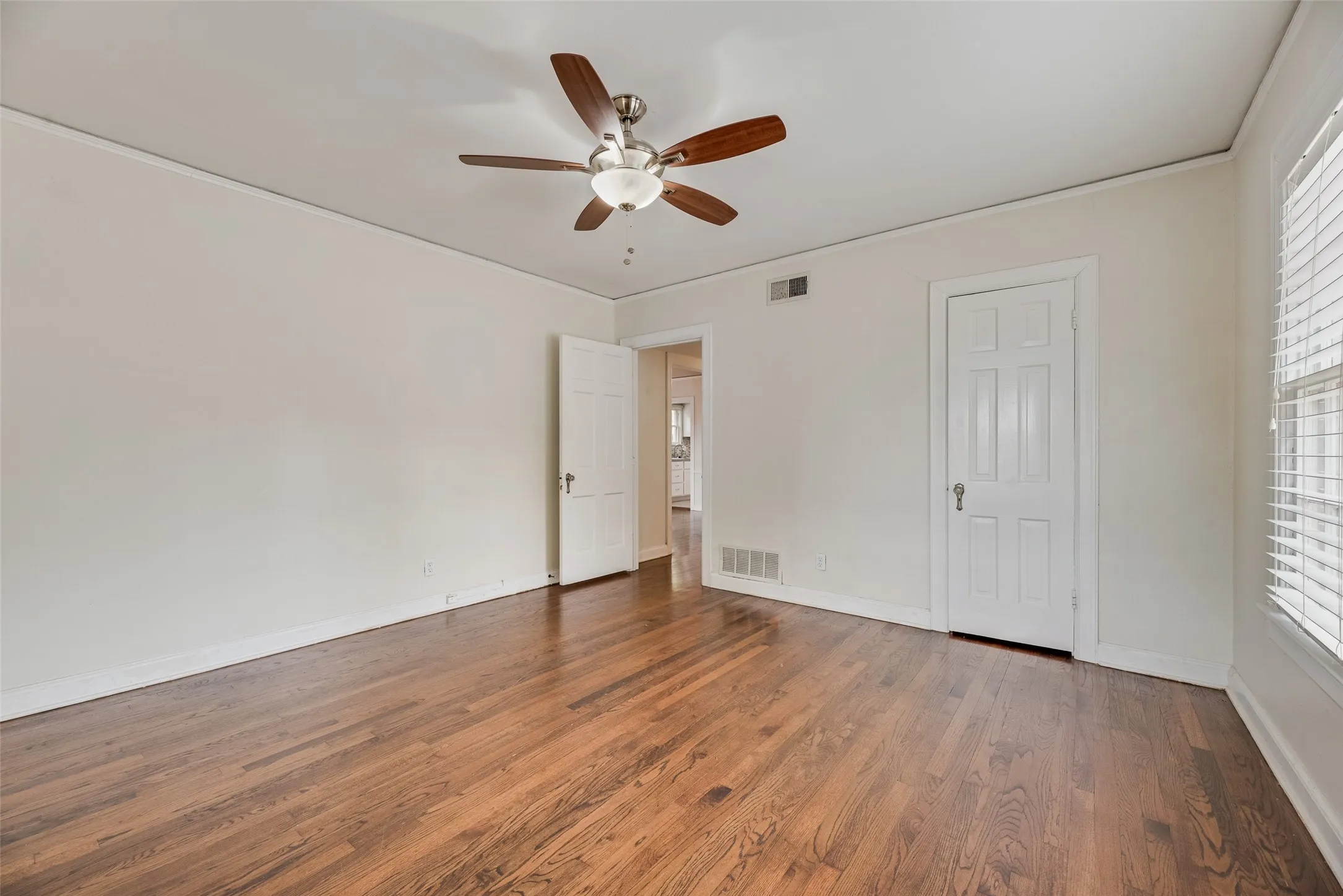 Duplex For Rent in Dallas County , 6139 Reiger Avenue, Dallas, Texas 75214, 2 Bedroom, 1 Bathroom, Garage spaces, 1,370 Sqft, built in 1937, mls#21380219, Real Estate Agent in Dallas, Homes For Rent in Dallas county, Homes For Rent in Dallas, Realtor in Dallas Texas, Real Estate Brokerage Independent Realty Texas, Luminita Cordes Realtor