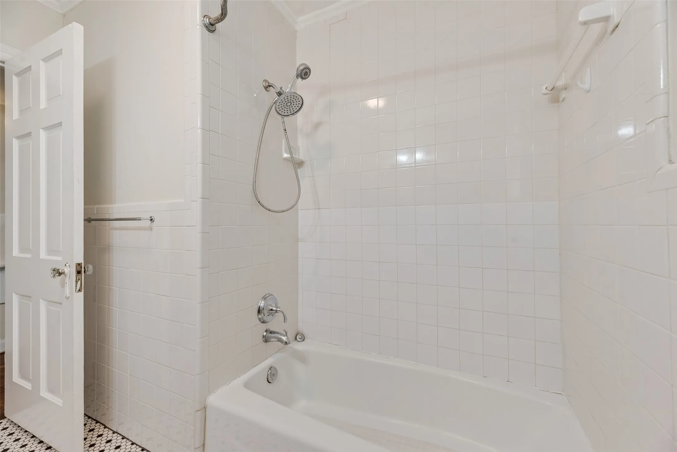 Duplex For Rent in Dallas County , 6139 Reiger Avenue, Dallas, Texas 75214, 2 Bedroom, 1 Bathroom, Garage spaces, 1,370 Sqft, built in 1937, mls#21380219, Real Estate Agent in Dallas, Homes For Rent in Dallas county, Homes For Rent in Dallas, Realtor in Dallas Texas, Real Estate Brokerage Independent Realty Texas, Luminita Cordes Realtor