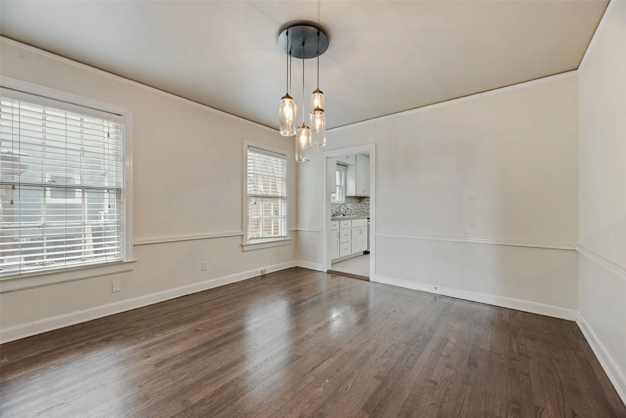 Duplex For Rent in Dallas County , 6139 Reiger Avenue, Dallas, Texas 75214, 2 Bedroom, 1 Bathroom, Garage spaces, 1,370 Sqft, built in 1937, mls#21380219, Real Estate Agent in Dallas, Homes For Rent in Dallas county, Homes For Rent in Dallas, Realtor in Dallas Texas, Real Estate Brokerage Independent Realty Texas, Luminita Cordes Realtor