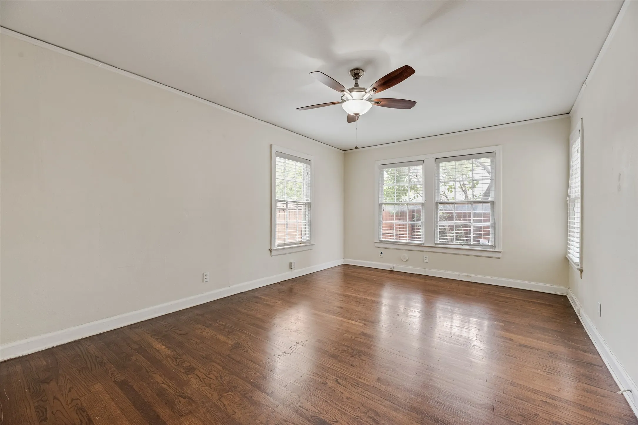 Duplex For Rent in Dallas County , 6139 Reiger Avenue, Dallas, Texas 75214, 2 Bedroom, 1 Bathroom, Garage spaces, 1,370 Sqft, built in 1937, mls#21380219, Real Estate Agent in Dallas, Homes For Rent in Dallas county, Homes For Rent in Dallas, Realtor in Dallas Texas, Real Estate Brokerage Independent Realty Texas, Luminita Cordes Realtor