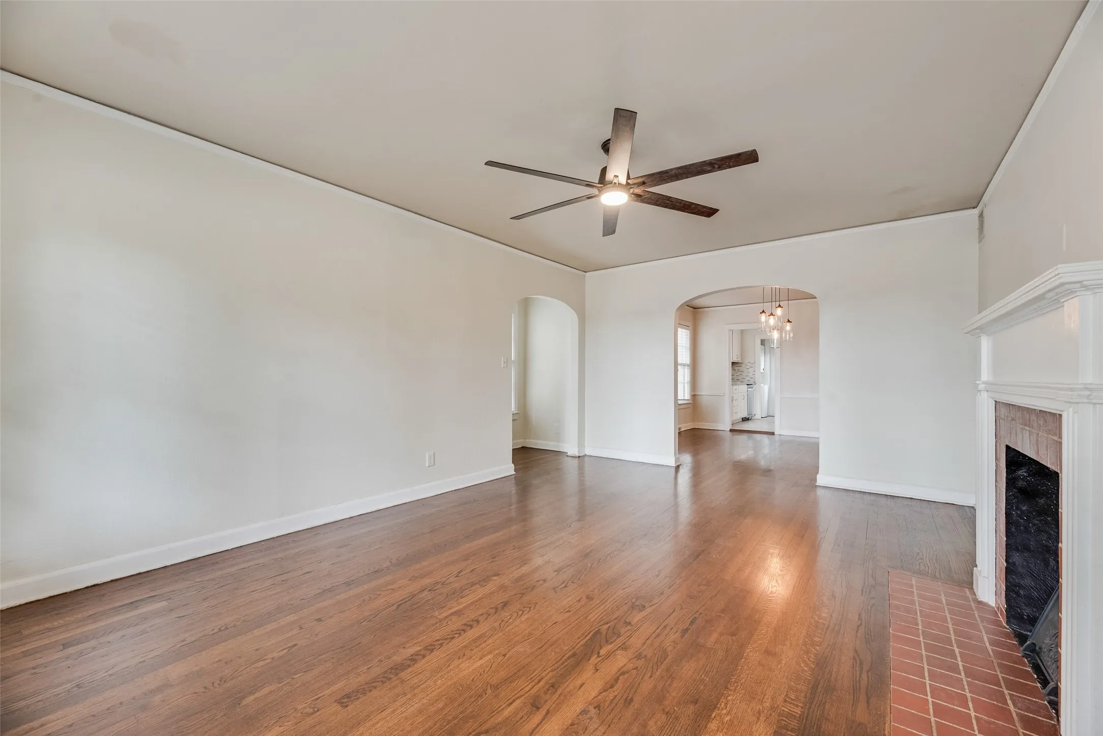 Duplex For Rent in Dallas County , 6139 Reiger Avenue, Dallas, Texas 75214, 2 Bedroom, 1 Bathroom, Garage spaces, 1,370 Sqft, built in 1937, mls#21380219, Real Estate Agent in Dallas, Homes For Rent in Dallas county, Homes For Rent in Dallas, Realtor in Dallas Texas, Real Estate Brokerage Independent Realty Texas, Luminita Cordes Realtor