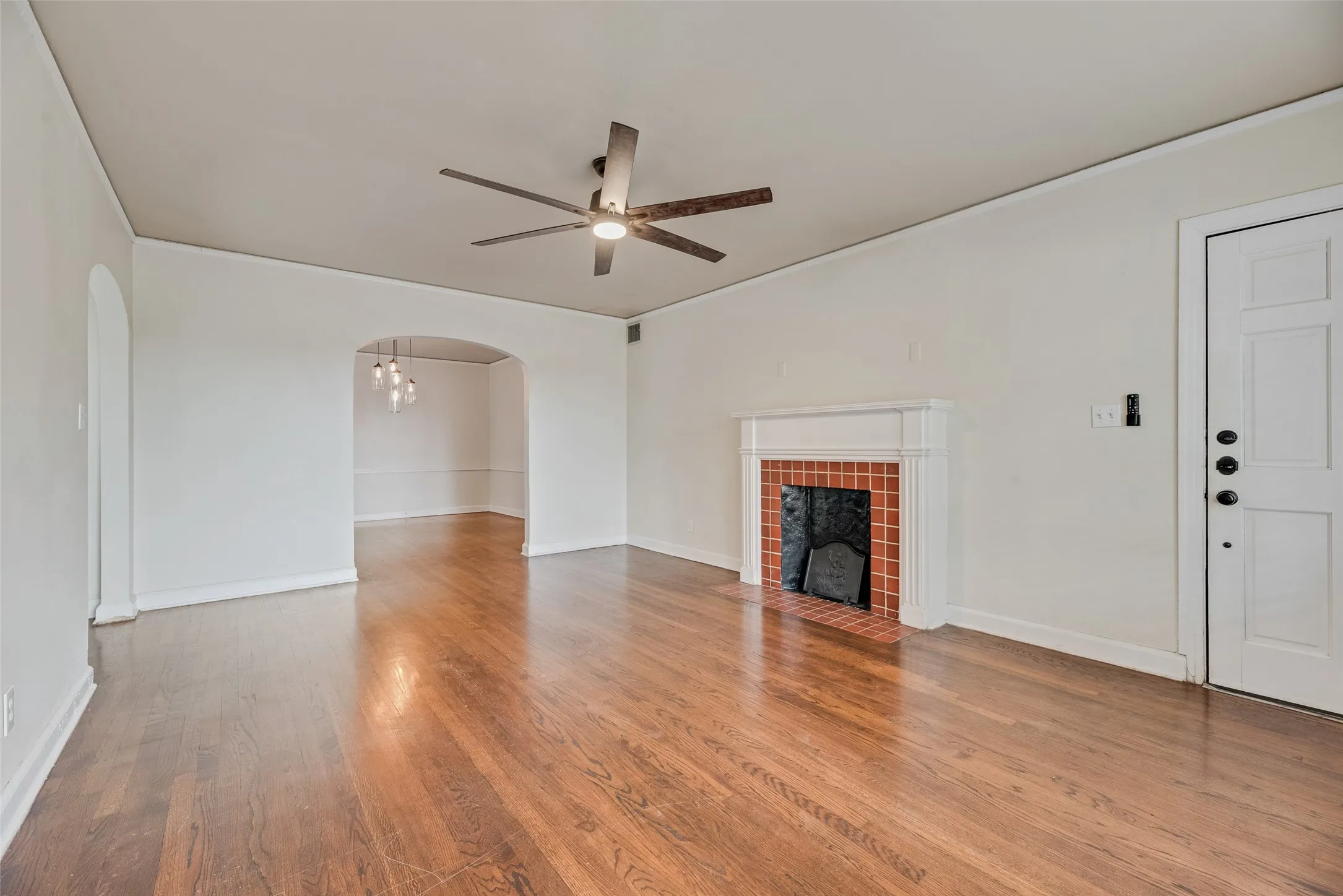 Duplex For Rent in Dallas County , 6139 Reiger Avenue, Dallas, Texas 75214, 2 Bedroom, 1 Bathroom, Garage spaces, 1,370 Sqft, built in 1937, mls#21380219, Real Estate Agent in Dallas, Homes For Rent in Dallas county, Homes For Rent in Dallas, Realtor in Dallas Texas, Real Estate Brokerage Independent Realty Texas, Luminita Cordes Realtor