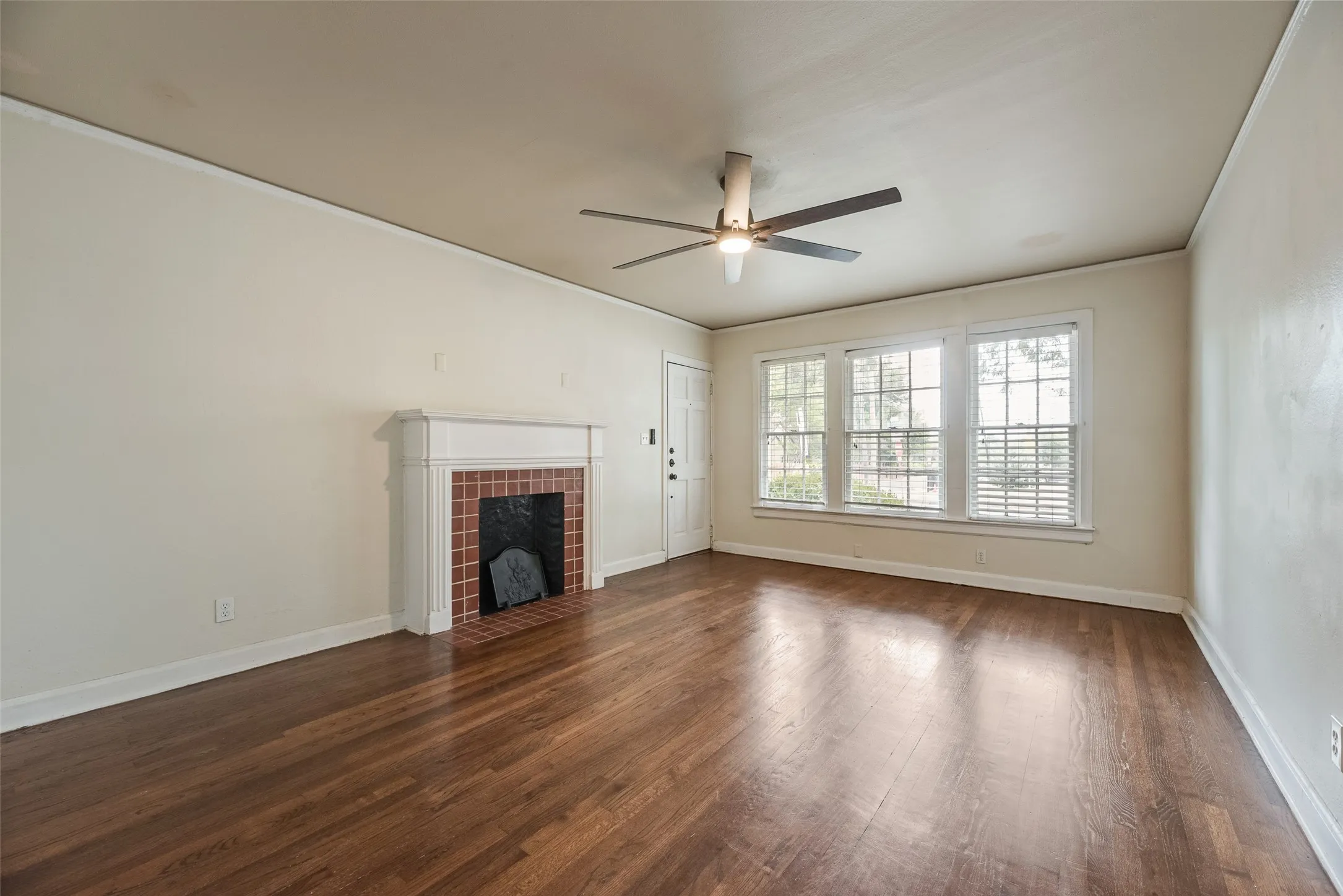 Duplex For Rent in Dallas County , 6139 Reiger Avenue, Dallas, Texas 75214, 2 Bedroom, 1 Bathroom, Garage spaces, 1,370 Sqft, built in 1937, mls#21380219, Real Estate Agent in Dallas, Homes For Rent in Dallas county, Homes For Rent in Dallas, Realtor in Dallas Texas, Real Estate Brokerage Independent Realty Texas, Luminita Cordes Realtor