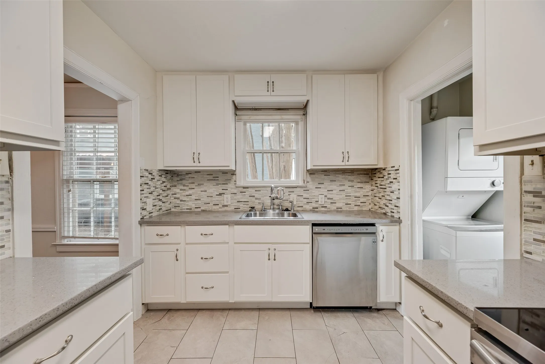 Duplex For Rent in Dallas County , 6139 Reiger Avenue, Dallas, Texas 75214, 2 Bedroom, 1 Bathroom, Garage spaces, 1,370 Sqft, built in 1937, mls#21380219, Real Estate Agent in Dallas, Homes For Rent in Dallas county, Homes For Rent in Dallas, Realtor in Dallas Texas, Real Estate Brokerage Independent Realty Texas, Luminita Cordes Realtor