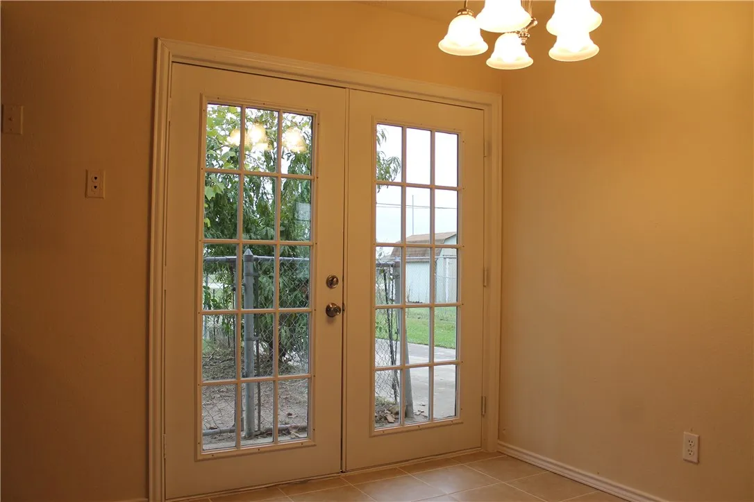 Single Family Residence For Rent in Denton County , 122 Southside Drive, Sanger, Texas 76266, 3 Bedroom, 1 Bathroom, Garage spaces, 1,100 Sqft, built in 1975, mls#21380241, Real Estate Agent in Sanger, Homes For Rent in Denton county, Homes For Rent in Sanger, Realtor in Sanger Texas, Real Estate Brokerage Independent Realty Texas, Luminita Cordes Realtor