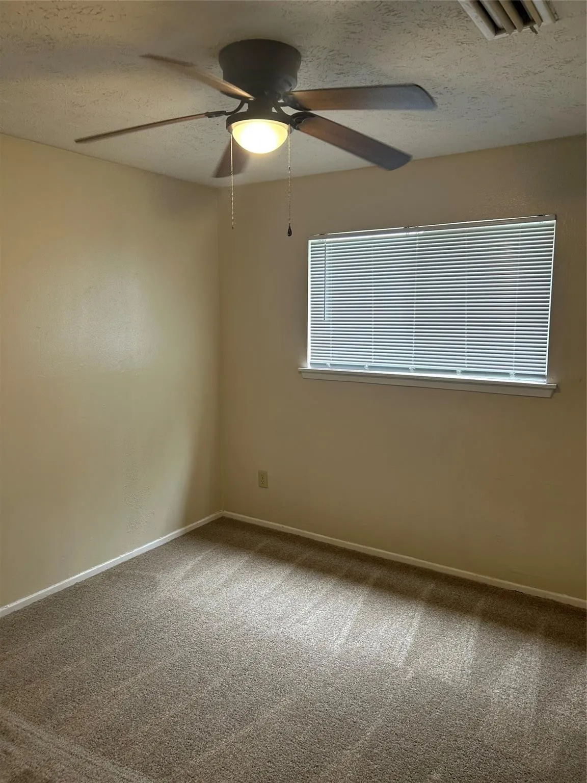 Single Family Residence For Rent in Dallas County , 1101 Trinidad Lane, Garland, Texas 75040, 4 Bedroom, 2 Bathroom, 2 Garage spaces, 1,465 Sqft, built in 1973, mls#21377247, Real Estate Agent in Garland, Homes For Rent in Dallas county, Homes For Rent in Garland, Realtor in Garland Texas, Real Estate Brokerage Independent Realty Texas, Luminita Cordes Realtor