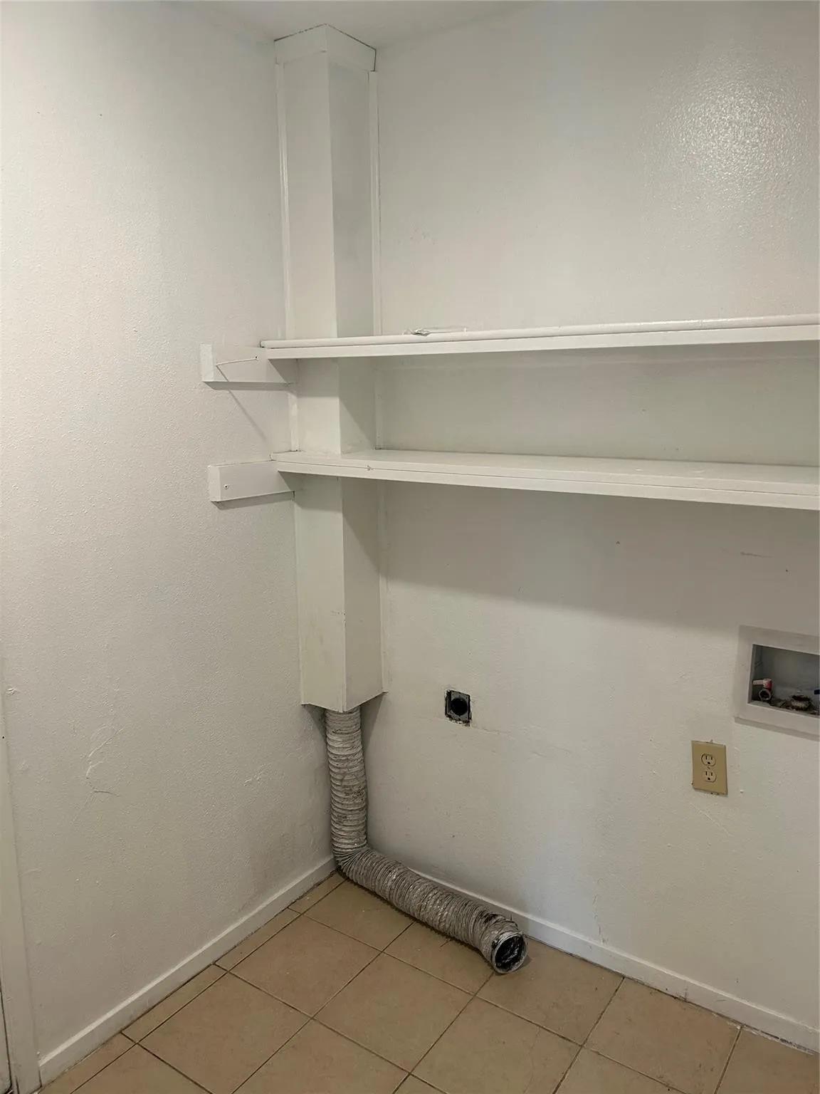 Single Family Residence For Rent in Dallas County , 1101 Trinidad Lane, Garland, Texas 75040, 4 Bedroom, 2 Bathroom, 2 Garage spaces, 1,465 Sqft, built in 1973, mls#21377247, Real Estate Agent in Garland, Homes For Rent in Dallas county, Homes For Rent in Garland, Realtor in Garland Texas, Real Estate Brokerage Independent Realty Texas, Luminita Cordes Realtor