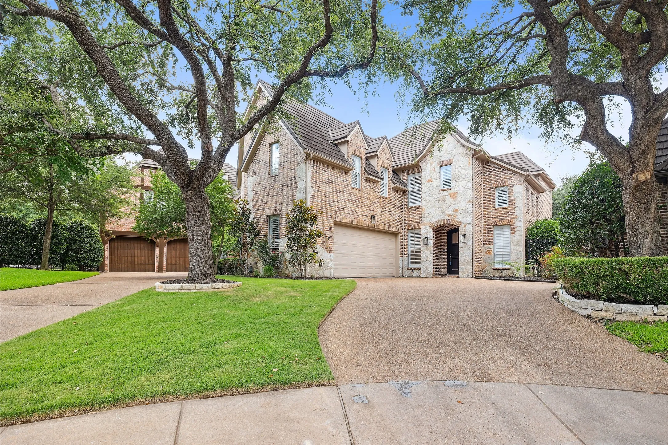 Single Family Residence For Sale in Denton County , 2309 Briar Court, Frisco, Texas 75034, 4 Bedroom, 4 Bathroom, 2 Garage spaces, 4,125 Sqft, built in 2001, mls#21379945, Real Estate Agent in Frisco, Homes For Sale in Denton county, Homes For Sale in Frisco, Realtor in Frisco Texas, Real Estate Brokerage Independent Realty Texas, Luminita Cordes Realtor