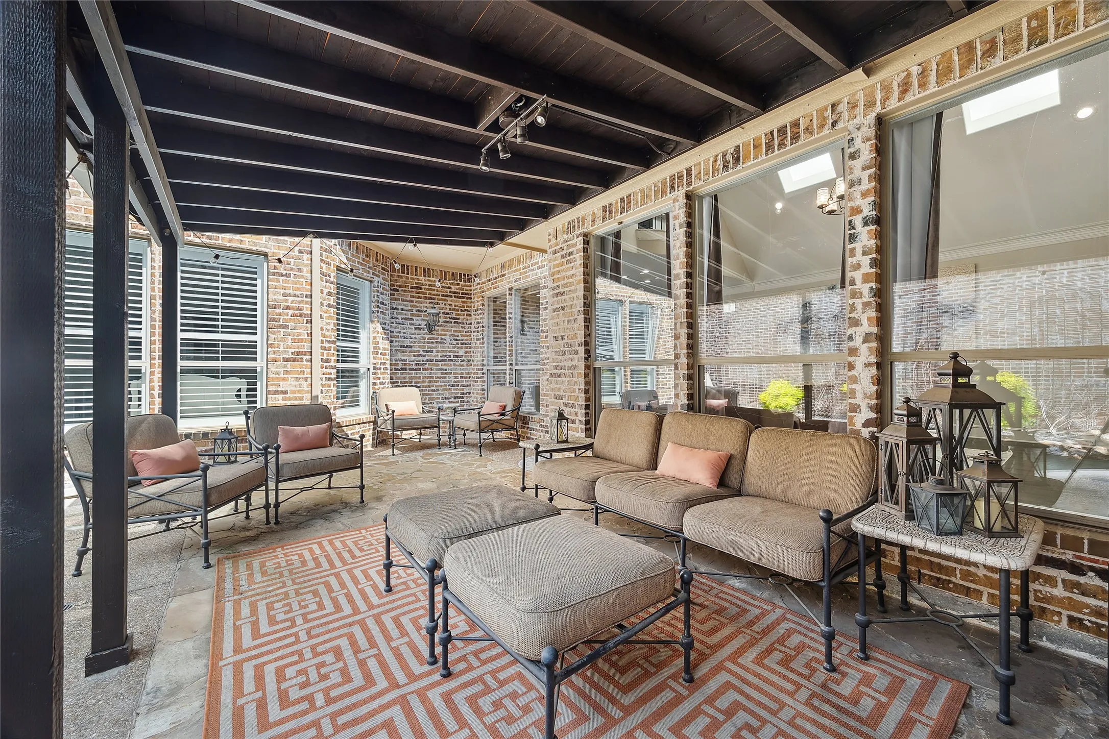 Covered patio with pergola
