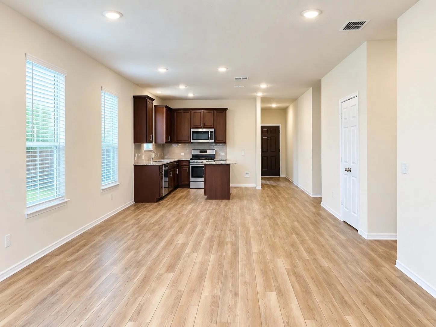 Single Family Residence For Rent in Collin County , 907 Chicadee Street, Princeton, Texas 75407, 3 Bedroom, 2 Bathroom, 2 Garage spaces, 1,723 Sqft, built in 2021, mls#21380161, Real Estate Agent in Princeton, Homes For Rent in Collin county, Homes For Rent in Princeton, Realtor in Princeton Texas, Real Estate Brokerage Independent Realty Texas, Luminita Cordes Realtor