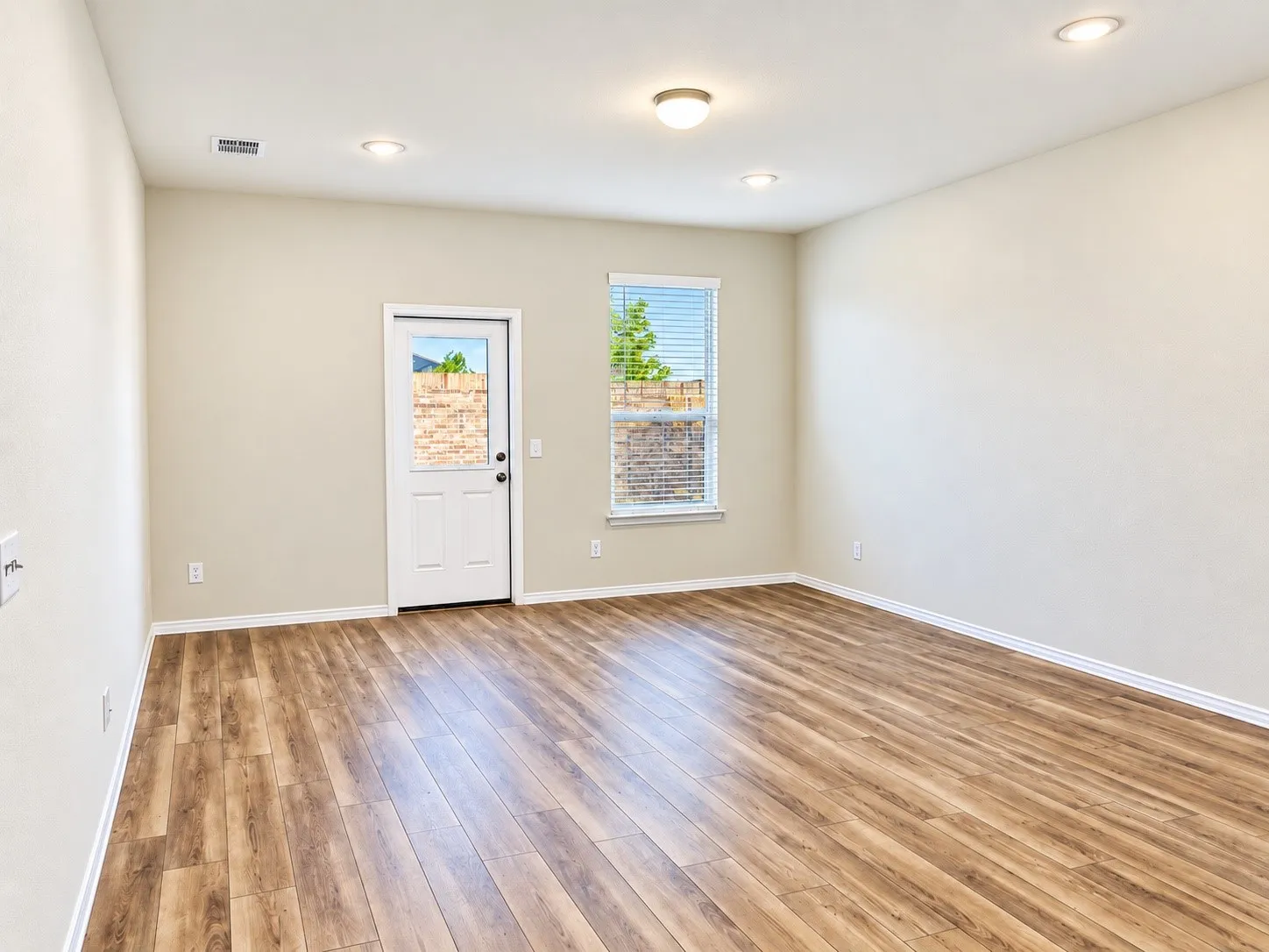 Single Family Residence For Rent in Collin County , 907 Chicadee Street, Princeton, Texas 75407, 3 Bedroom, 2 Bathroom, 2 Garage spaces, 1,723 Sqft, built in 2021, mls#21380161, Real Estate Agent in Princeton, Homes For Rent in Collin county, Homes For Rent in Princeton, Realtor in Princeton Texas, Real Estate Brokerage Independent Realty Texas, Luminita Cordes Realtor