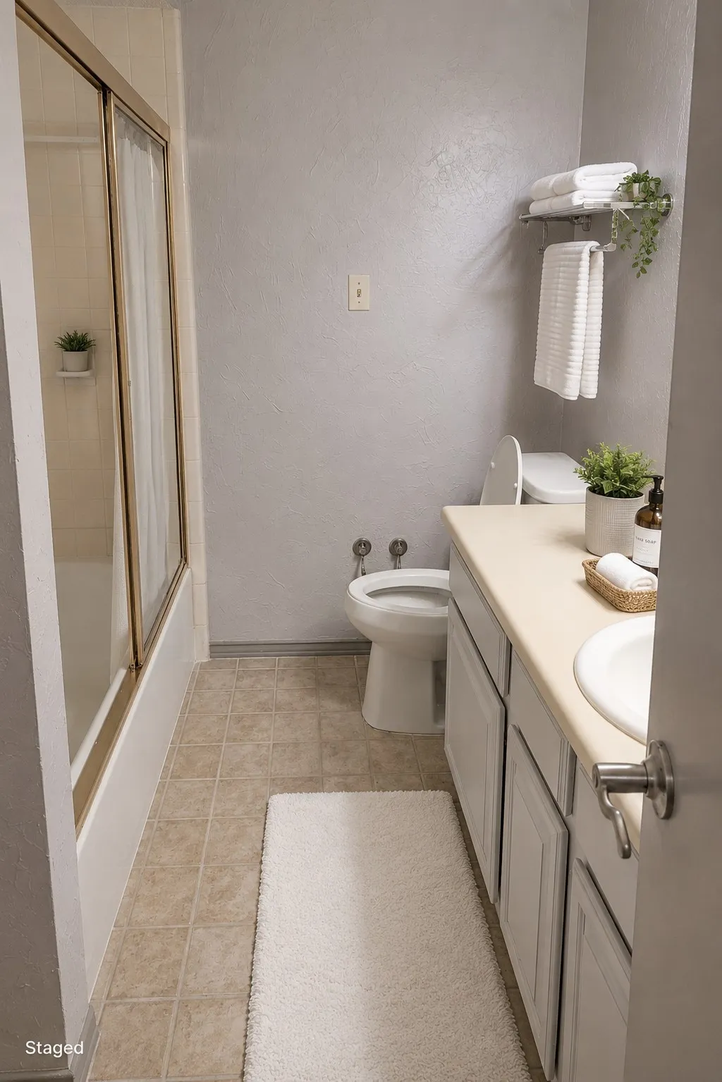 Townhouse For Rent in Dallas County , 5021 Buttonwood Lane, Garland, Texas 75043, 3 Bedroom, 2 Bathroom, 2 Garage spaces, 1,659 Sqft, built in 1981, mls#21380256, Real Estate Agent in Garland, Homes For Rent in Dallas county, Homes For Rent in Garland, Realtor in Garland Texas, Real Estate Brokerage Independent Realty Texas, Luminita Cordes Realtor