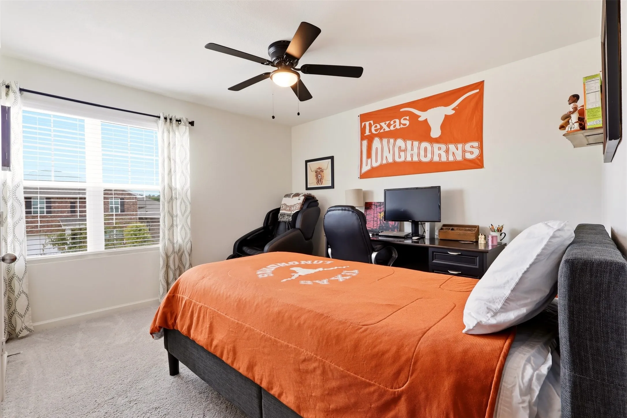 Window with horizontal blinds, overhead ceiling fan with lighting, and wall-to-wall carpeting