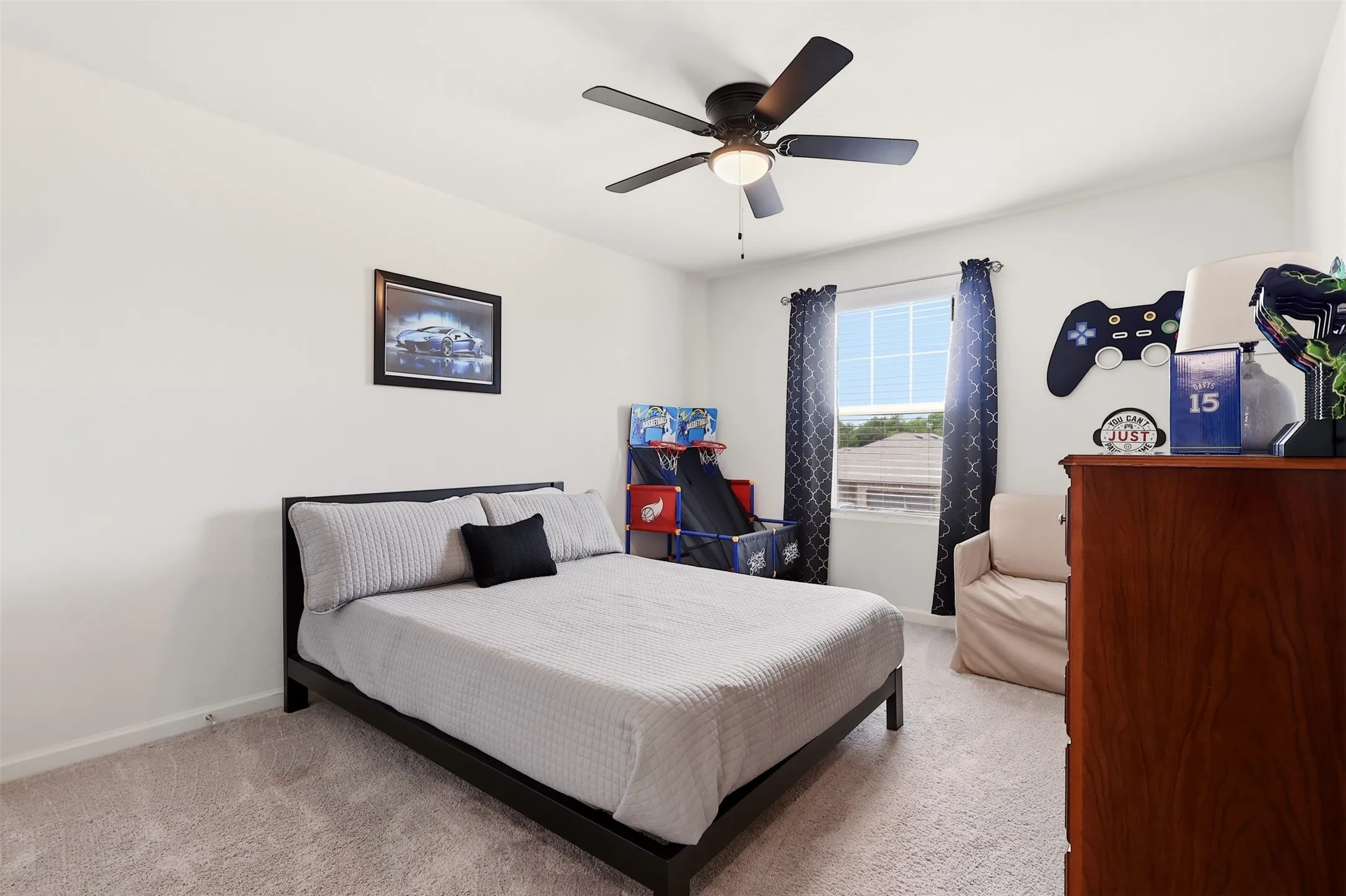 Recessed window with blinds, ceiling fan with integrated lighting, wall-to-wall carpeting