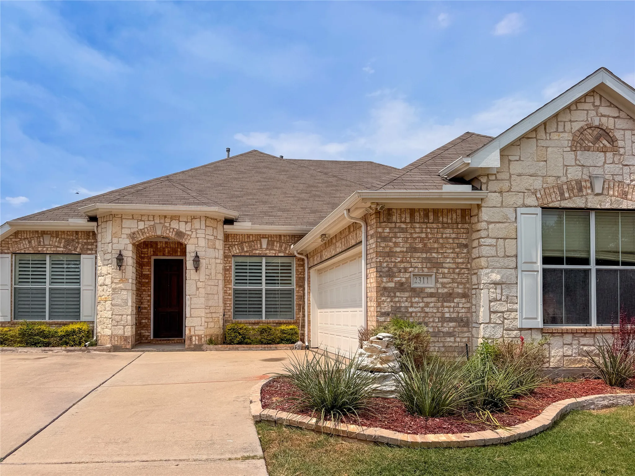 Single Family Residence For Rent in Tarrant County , 2311 Collin Drive, Grand Prairie, Texas 75052, 4 Bedroom, 3 Bathroom, 2 Garage spaces, 2,981 Sqft, built in 2008, mls#21378218, Real Estate Agent in Grand Prairie, Homes For Rent in Tarrant county, Homes For Rent in Grand Prairie, Realtor in Grand Prairie Texas, Real Estate Brokerage Independent Realty Texas, Luminita Cordes Realtor