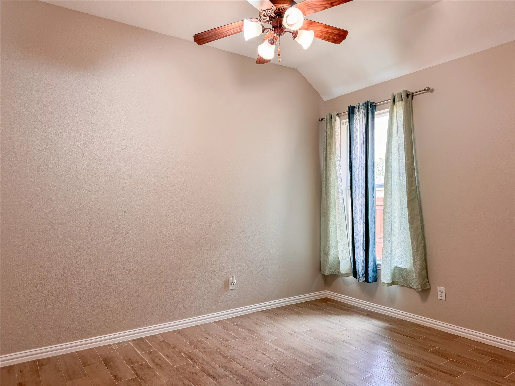 Single Family Residence For Rent in Tarrant County , 2311 Collin Drive, Grand Prairie, Texas 75052, 4 Bedroom, 3 Bathroom, 2 Garage spaces, 2,981 Sqft, built in 2008, mls#21378218, Real Estate Agent in Grand Prairie, Homes For Rent in Tarrant county, Homes For Rent in Grand Prairie, Realtor in Grand Prairie Texas, Real Estate Brokerage Independent Realty Texas, Luminita Cordes Realtor