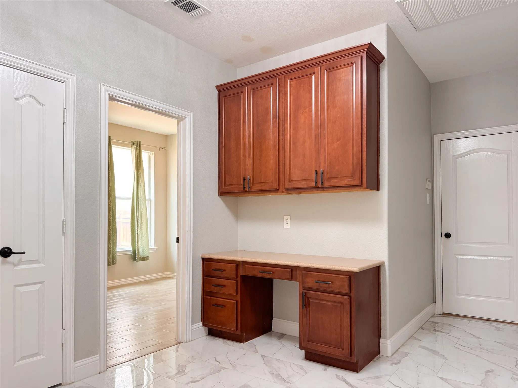 Single Family Residence For Rent in Tarrant County , 2311 Collin Drive, Grand Prairie, Texas 75052, 4 Bedroom, 3 Bathroom, 2 Garage spaces, 2,981 Sqft, built in 2008, mls#21378218, Real Estate Agent in Grand Prairie, Homes For Rent in Tarrant county, Homes For Rent in Grand Prairie, Realtor in Grand Prairie Texas, Real Estate Brokerage Independent Realty Texas, Luminita Cordes Realtor