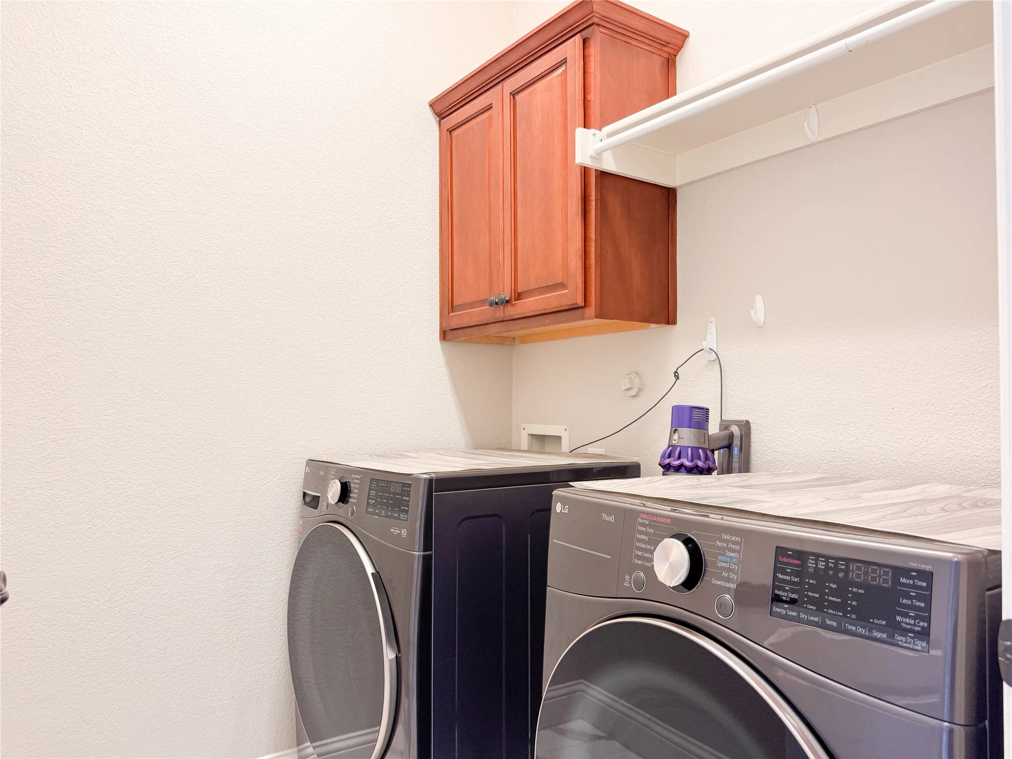 Single Family Residence For Rent in Tarrant County , 2311 Collin Drive, Grand Prairie, Texas 75052, 4 Bedroom, 3 Bathroom, 2 Garage spaces, 2,981 Sqft, built in 2008, mls#21378218, Real Estate Agent in Grand Prairie, Homes For Rent in Tarrant county, Homes For Rent in Grand Prairie, Realtor in Grand Prairie Texas, Real Estate Brokerage Independent Realty Texas, Luminita Cordes Realtor
