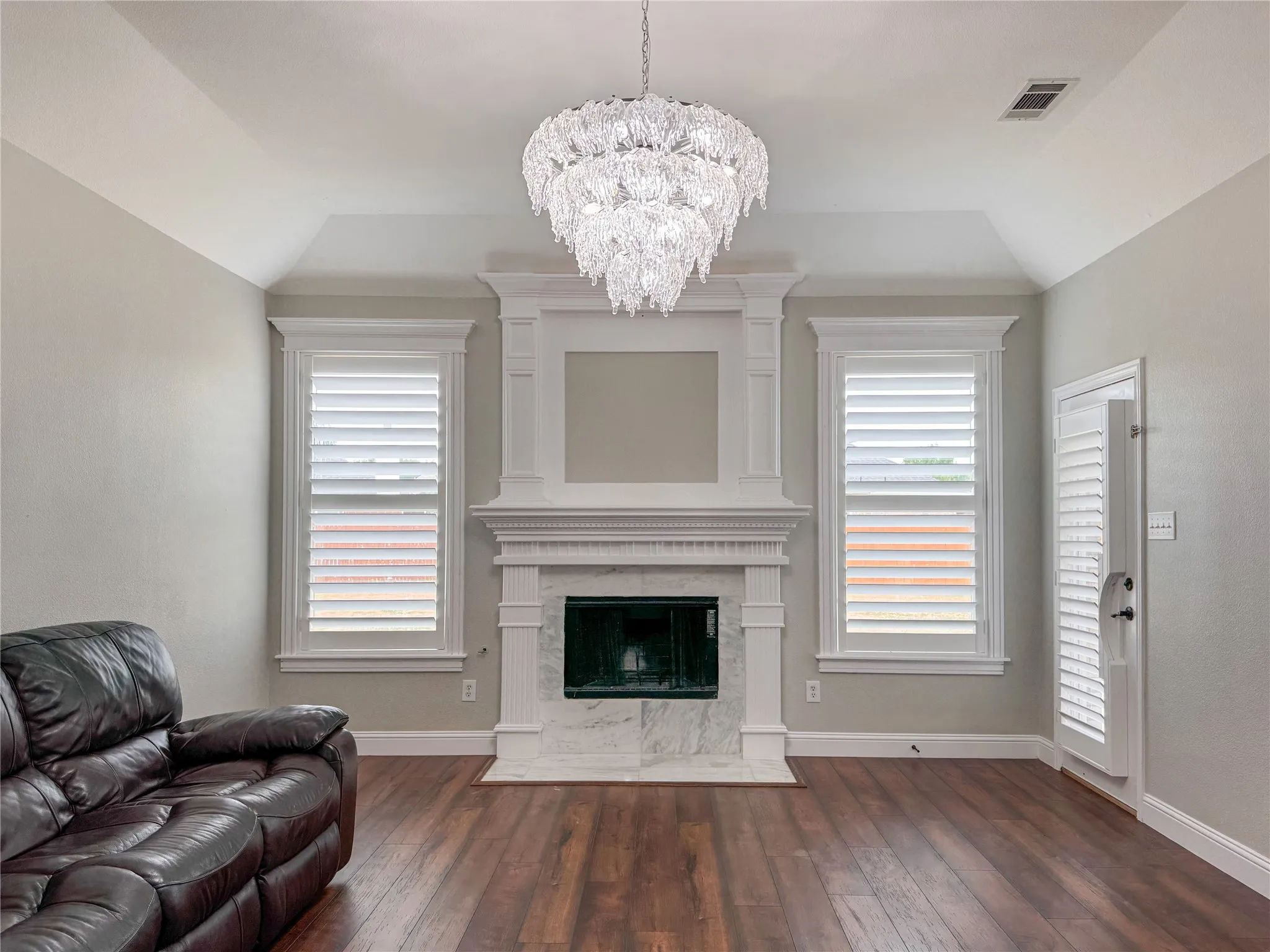 Single Family Residence For Rent in Tarrant County , 2311 Collin Drive, Grand Prairie, Texas 75052, 4 Bedroom, 3 Bathroom, 2 Garage spaces, 2,981 Sqft, built in 2008, mls#21378218, Real Estate Agent in Grand Prairie, Homes For Rent in Tarrant county, Homes For Rent in Grand Prairie, Realtor in Grand Prairie Texas, Real Estate Brokerage Independent Realty Texas, Luminita Cordes Realtor