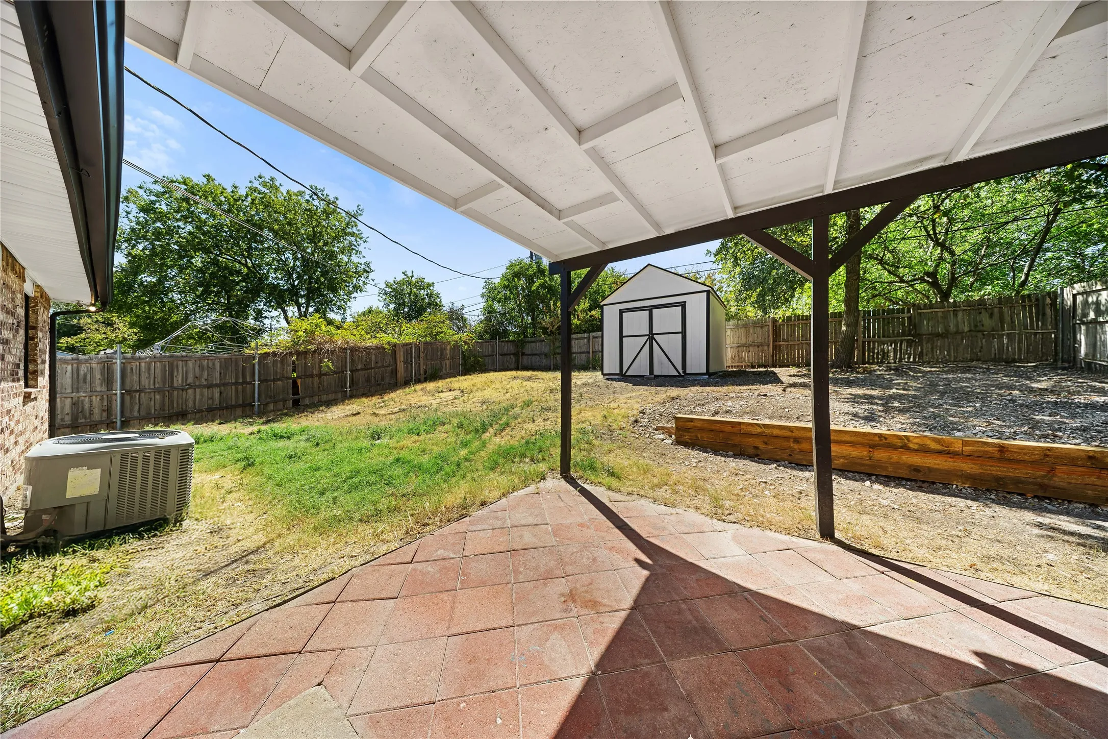 Single Family Residence For Sale in Dallas County , 726 Holliday Lane, Duncanville, Texas 75116, 4 Bedroom, 2 Bathroom, Garage spaces, 1,311 Sqft, built in 1980, mls#21380268, Real Estate Agent in Duncanville, Homes For Sale in Dallas county, Homes For Sale in Duncanville, Realtor in Duncanville Texas, Real Estate Brokerage Independent Realty Texas, Luminita Cordes Realtor