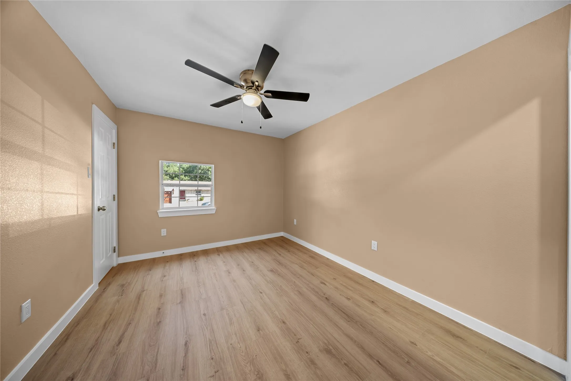 Single Family Residence For Sale in Dallas County , 726 Holliday Lane, Duncanville, Texas 75116, 4 Bedroom, 2 Bathroom, Garage spaces, 1,311 Sqft, built in 1980, mls#21380268, Real Estate Agent in Duncanville, Homes For Sale in Dallas county, Homes For Sale in Duncanville, Realtor in Duncanville Texas, Real Estate Brokerage Independent Realty Texas, Luminita Cordes Realtor