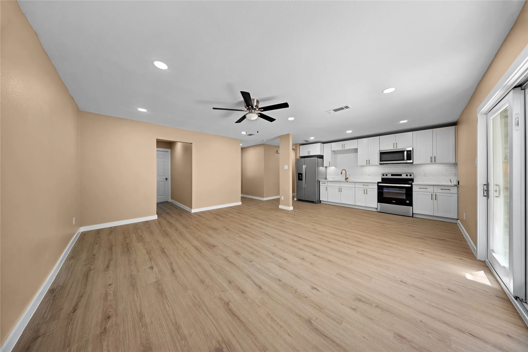 Single Family Residence For Sale in Dallas County , 726 Holliday Lane, Duncanville, Texas 75116, 4 Bedroom, 2 Bathroom, Garage spaces, 1,311 Sqft, built in 1980, mls#21380268, Real Estate Agent in Duncanville, Homes For Sale in Dallas county, Homes For Sale in Duncanville, Realtor in Duncanville Texas, Real Estate Brokerage Independent Realty Texas, Luminita Cordes Realtor