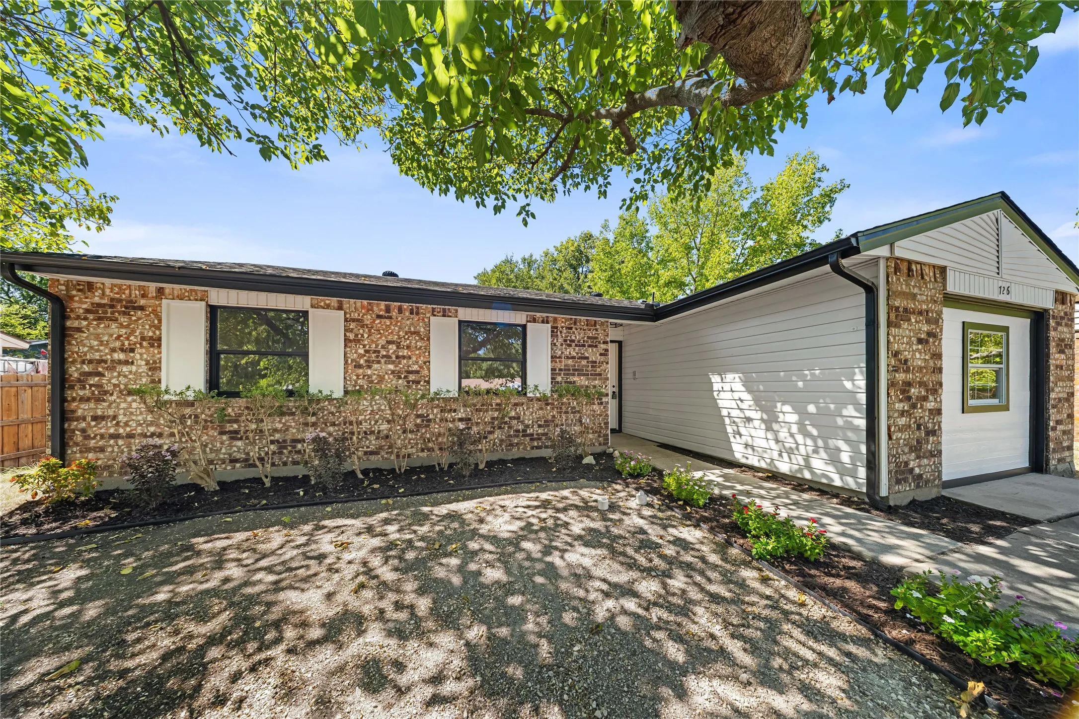 Single Family Residence For Sale in Dallas County , 726 Holliday Lane, Duncanville, Texas 75116, 4 Bedroom, 2 Bathroom, Garage spaces, 1,311 Sqft, built in 1980, mls#21380268, Real Estate Agent in Duncanville, Homes For Sale in Dallas county, Homes For Sale in Duncanville, Realtor in Duncanville Texas, Real Estate Brokerage Independent Realty Texas, Luminita Cordes Realtor