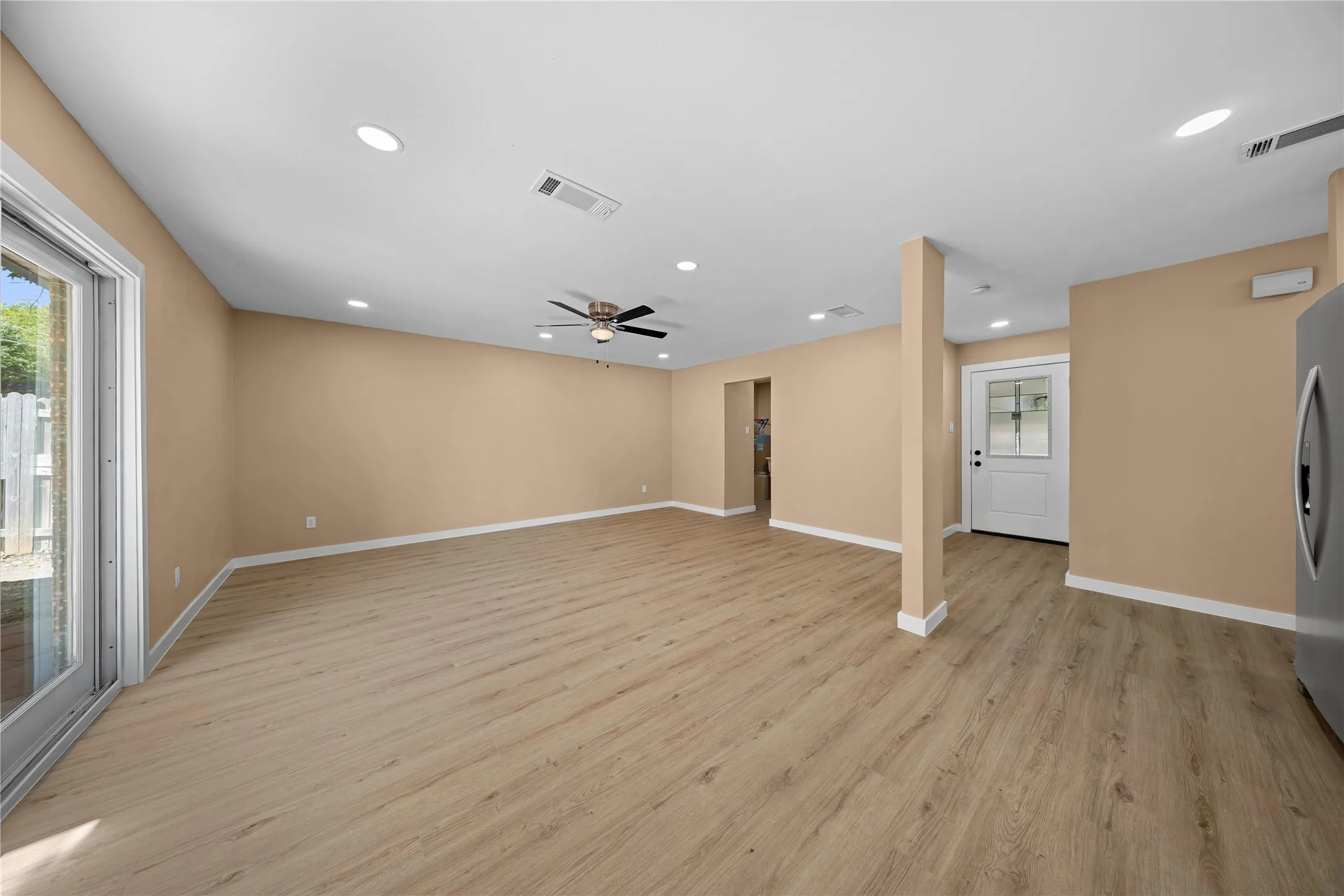 Single Family Residence For Sale in Dallas County , 726 Holliday Lane, Duncanville, Texas 75116, 4 Bedroom, 2 Bathroom, Garage spaces, 1,311 Sqft, built in 1980, mls#21380268, Real Estate Agent in Duncanville, Homes For Sale in Dallas county, Homes For Sale in Duncanville, Realtor in Duncanville Texas, Real Estate Brokerage Independent Realty Texas, Luminita Cordes Realtor